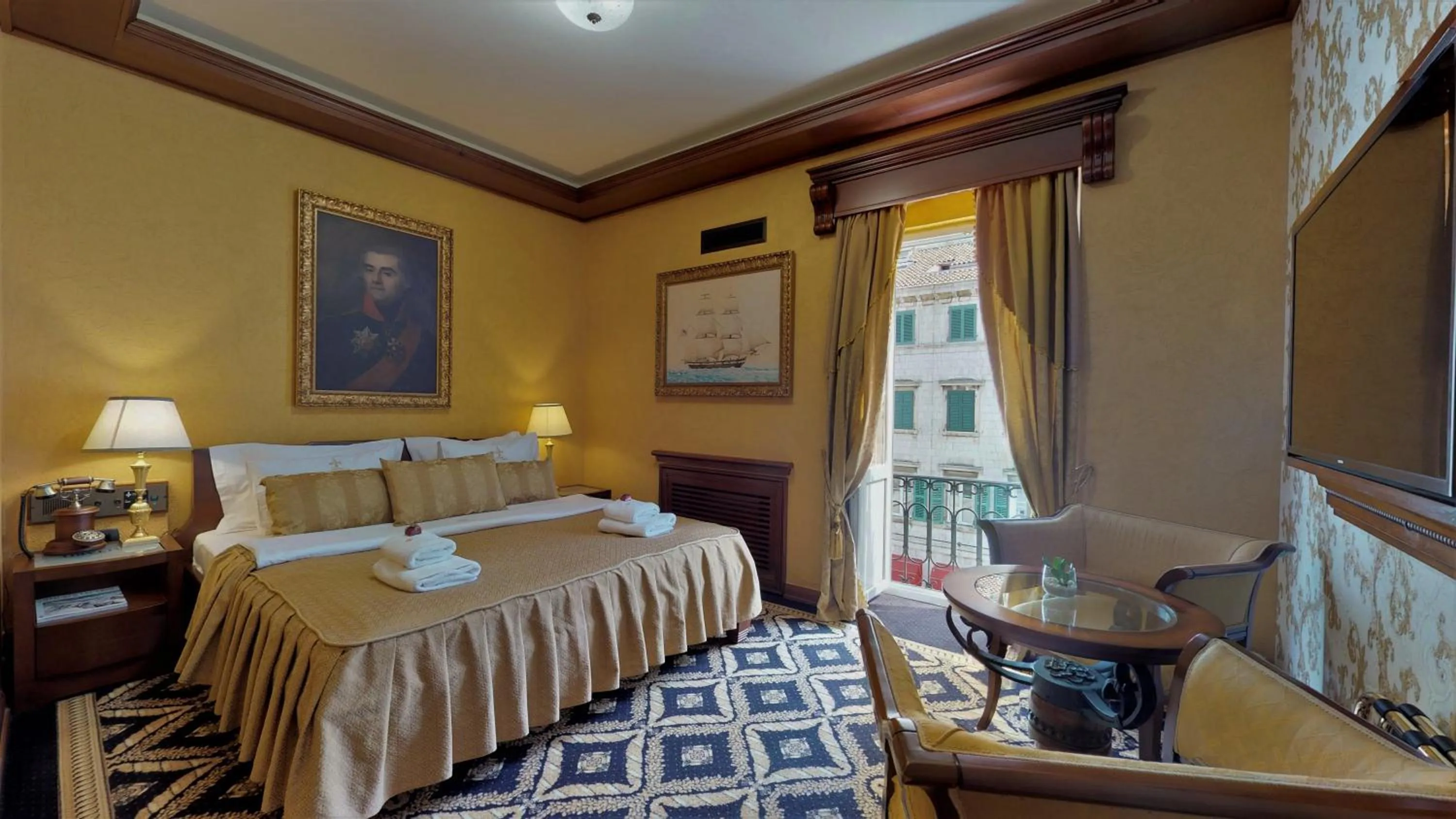 Bed in Historic Boutique Hotel Cattaro