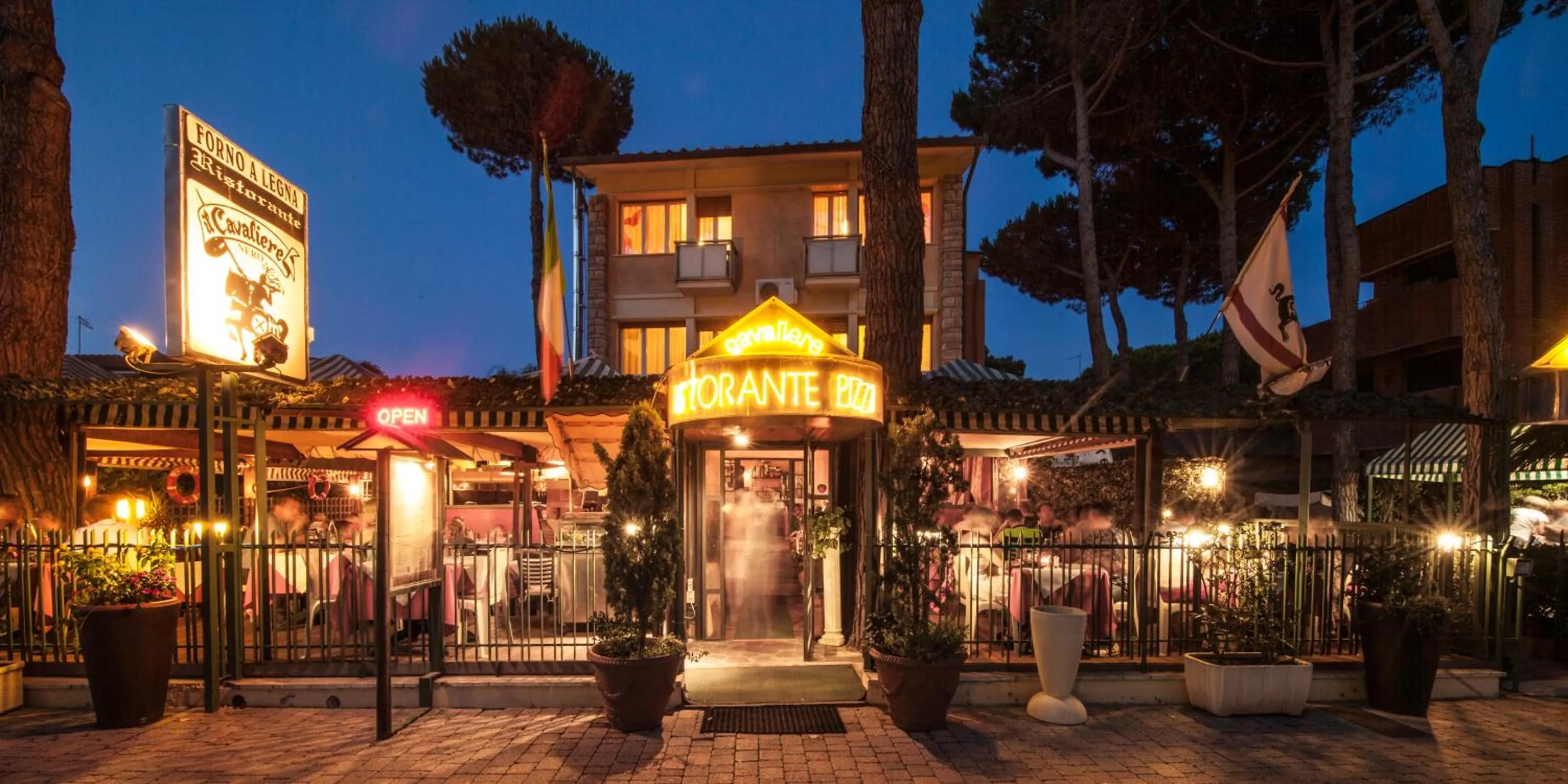 Restaurant/places to eat in Hotel Il Cavaliere Nero