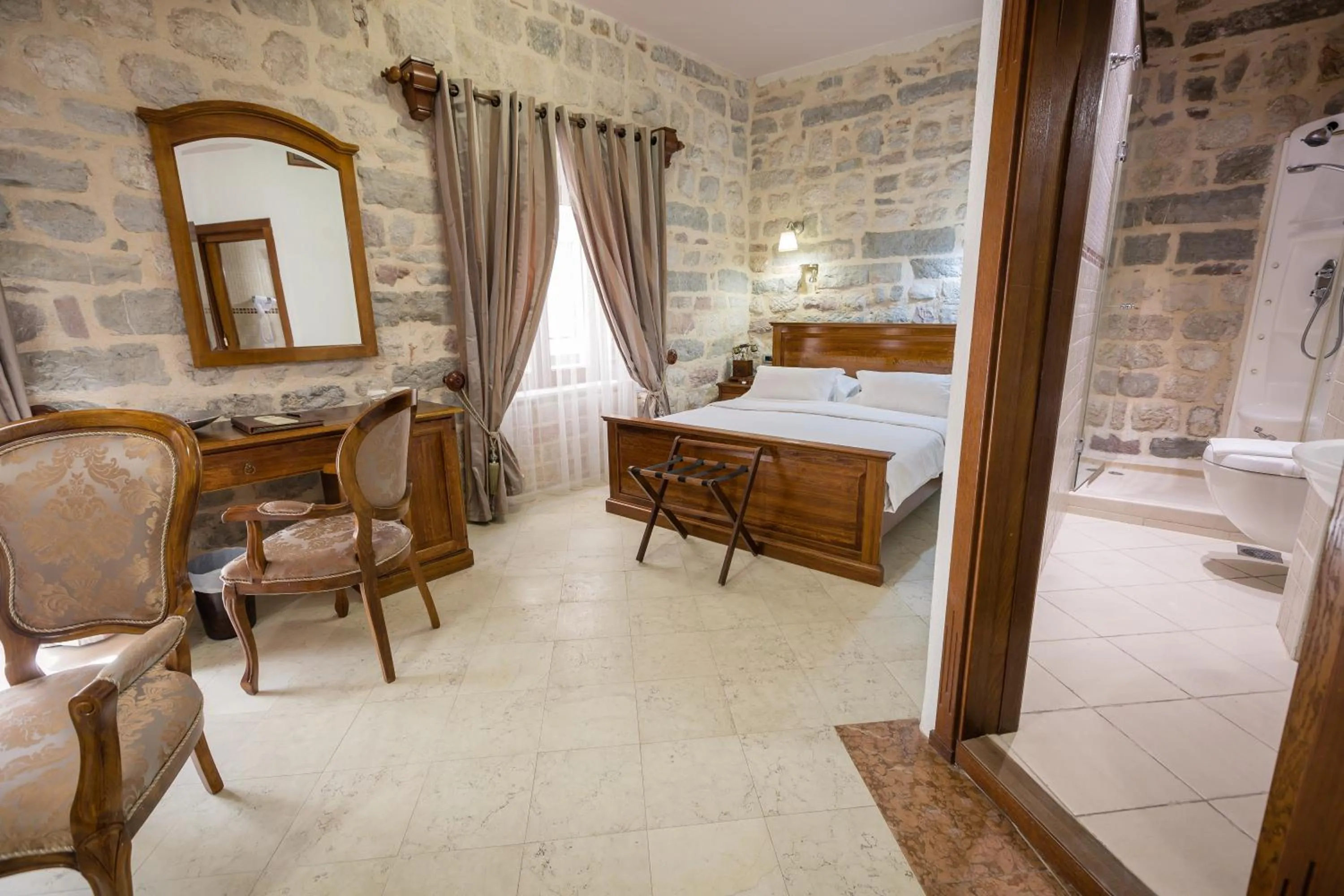 Photo of the whole room, Bed in Hotel Villa Duomo