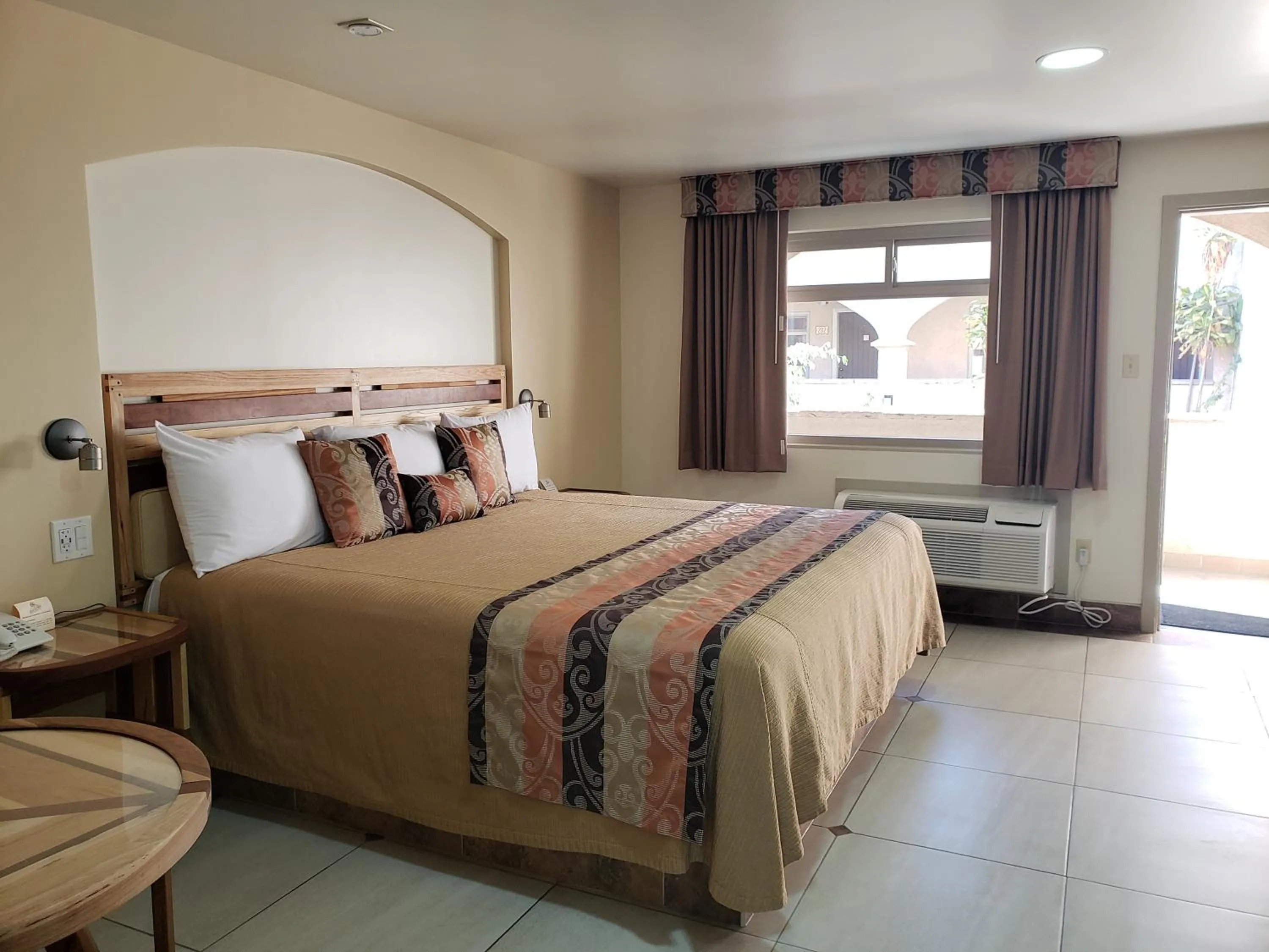 Photo of the whole room, Bed in La Villa de Zaragoza