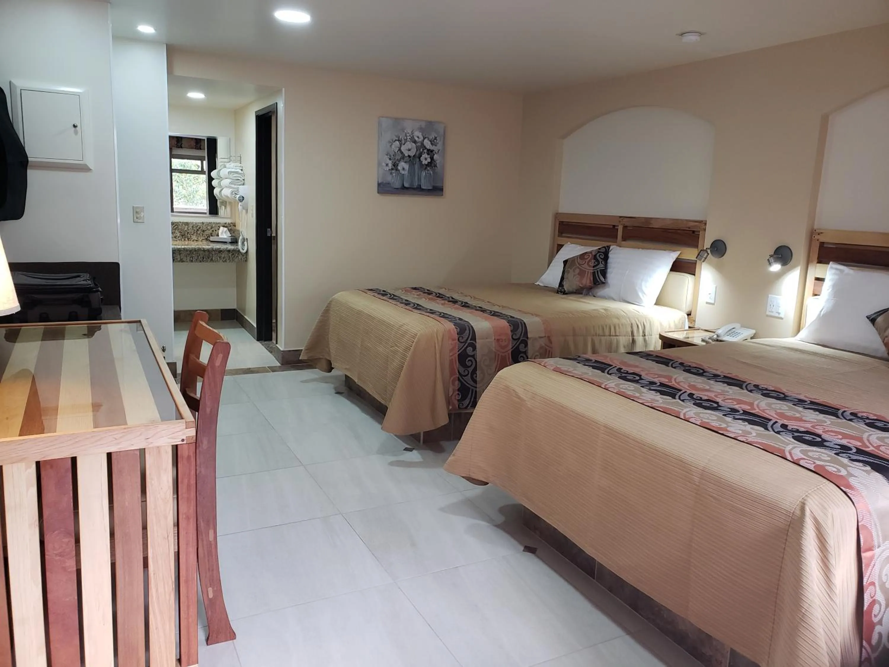 Photo of the whole room, Bed in La Villa de Zaragoza