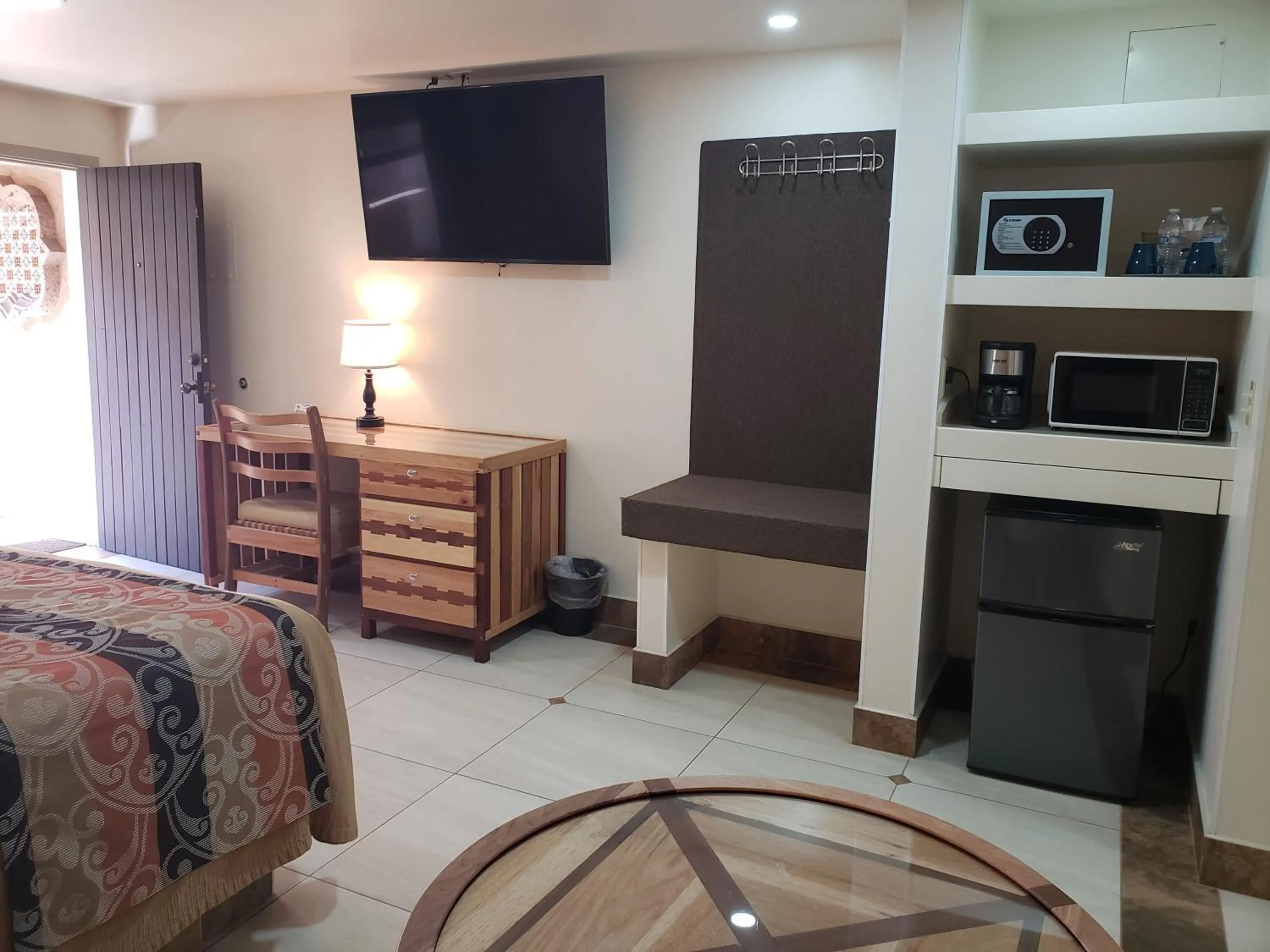 Photo of the whole room in La Villa de Zaragoza