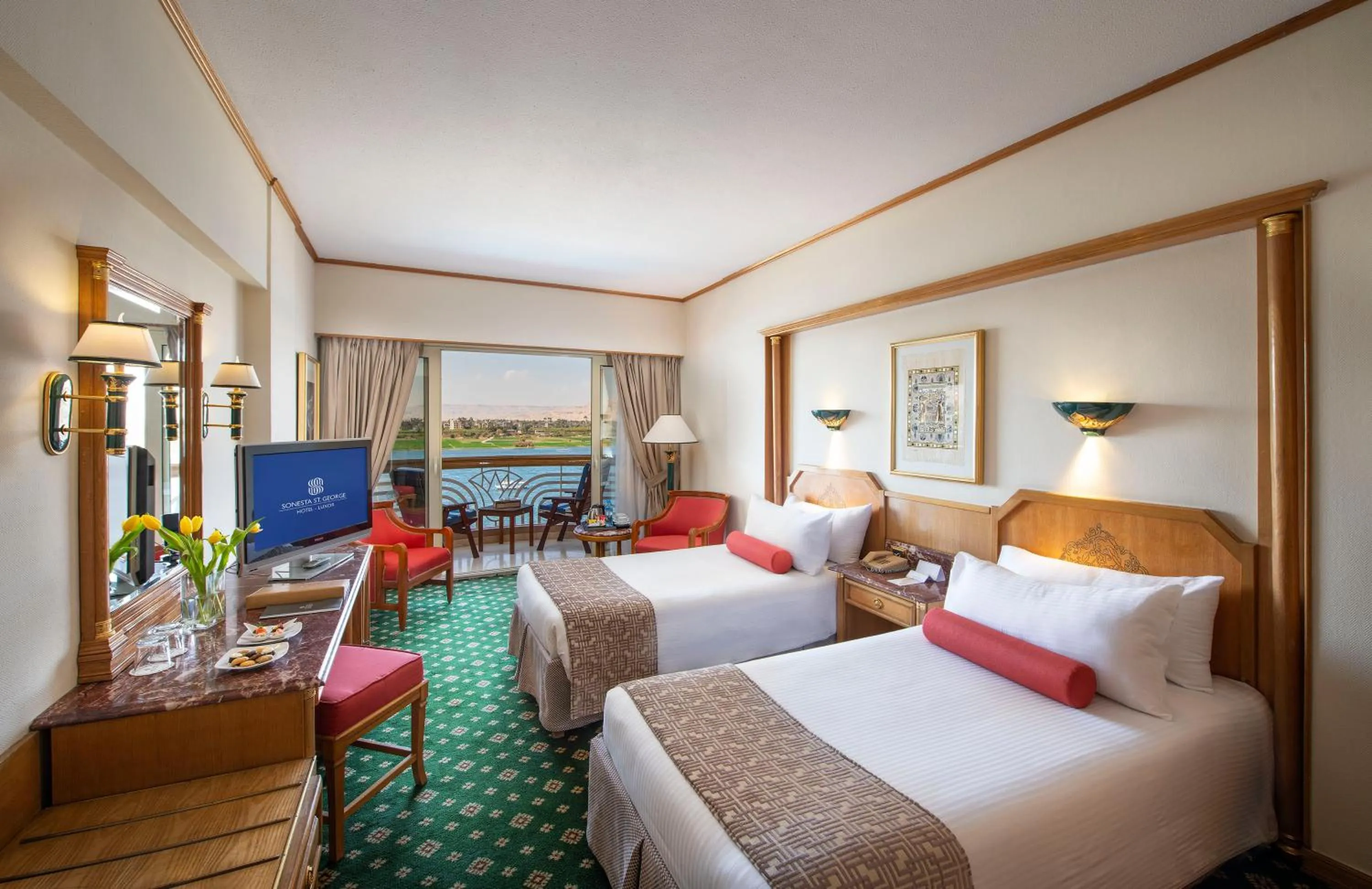 Bed in Sonesta St. George Hotel - Convention Center