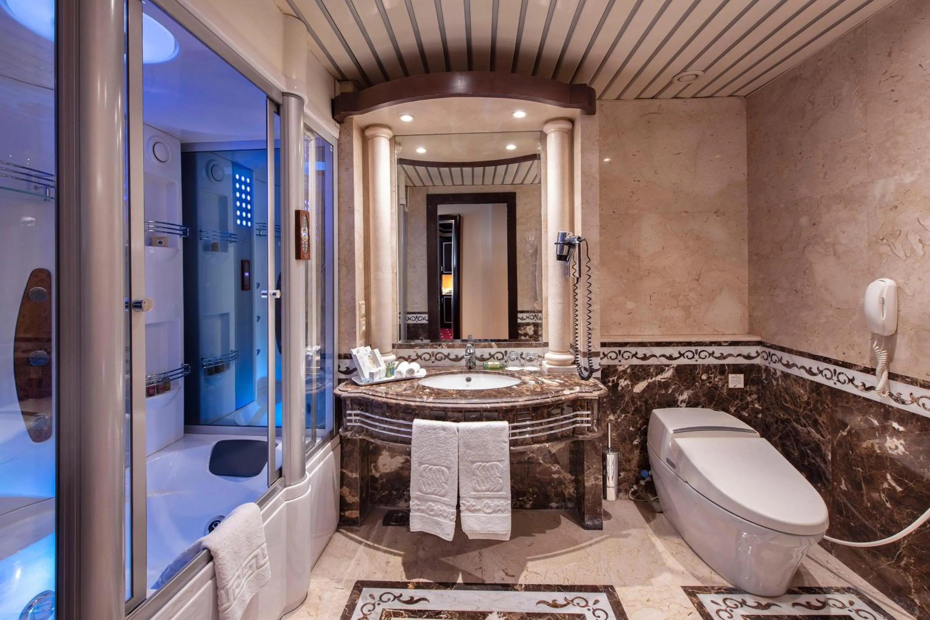 Bathroom in Sonesta St. George Hotel - Convention Center