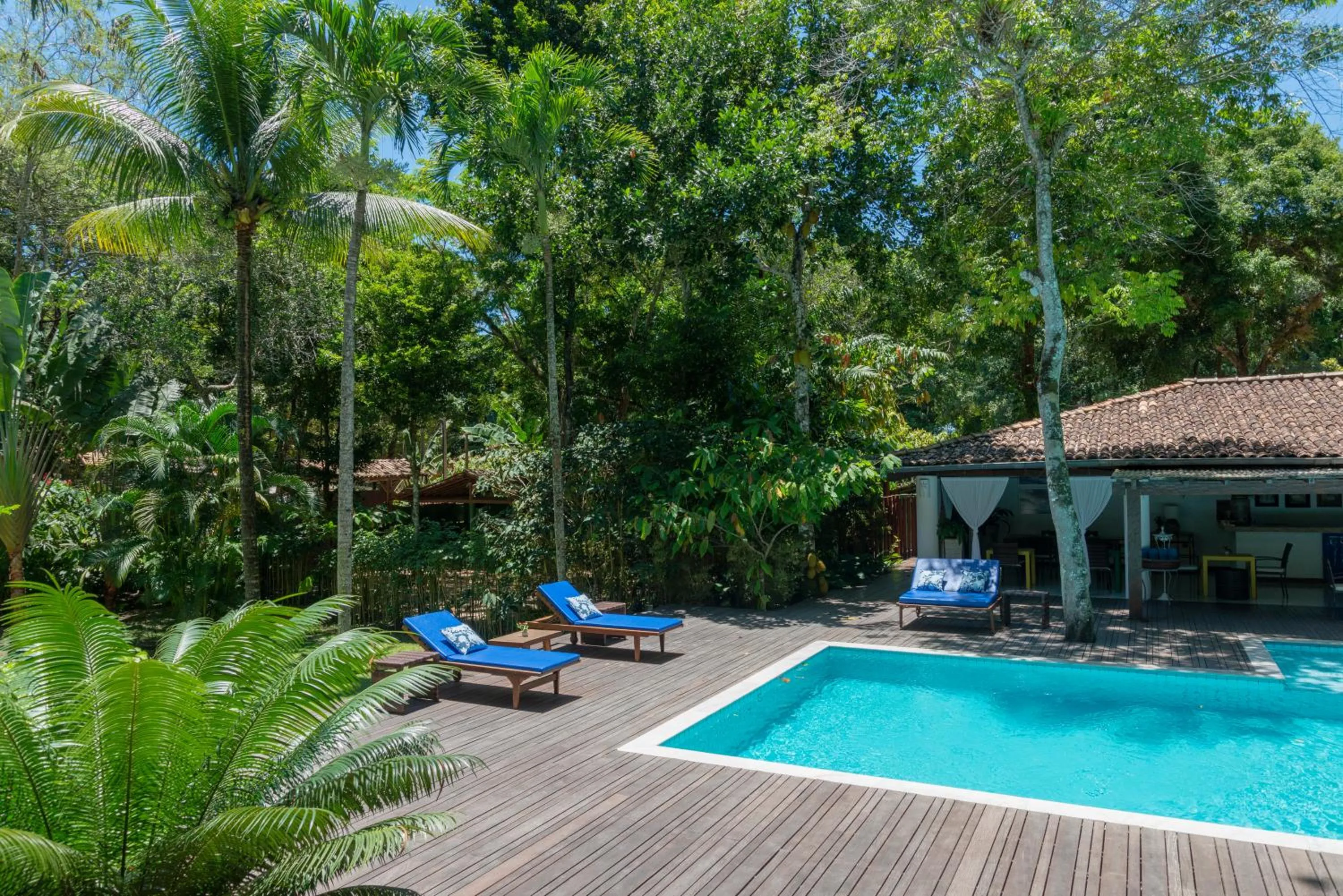 Swimming pool in Etnia Casa Hotel