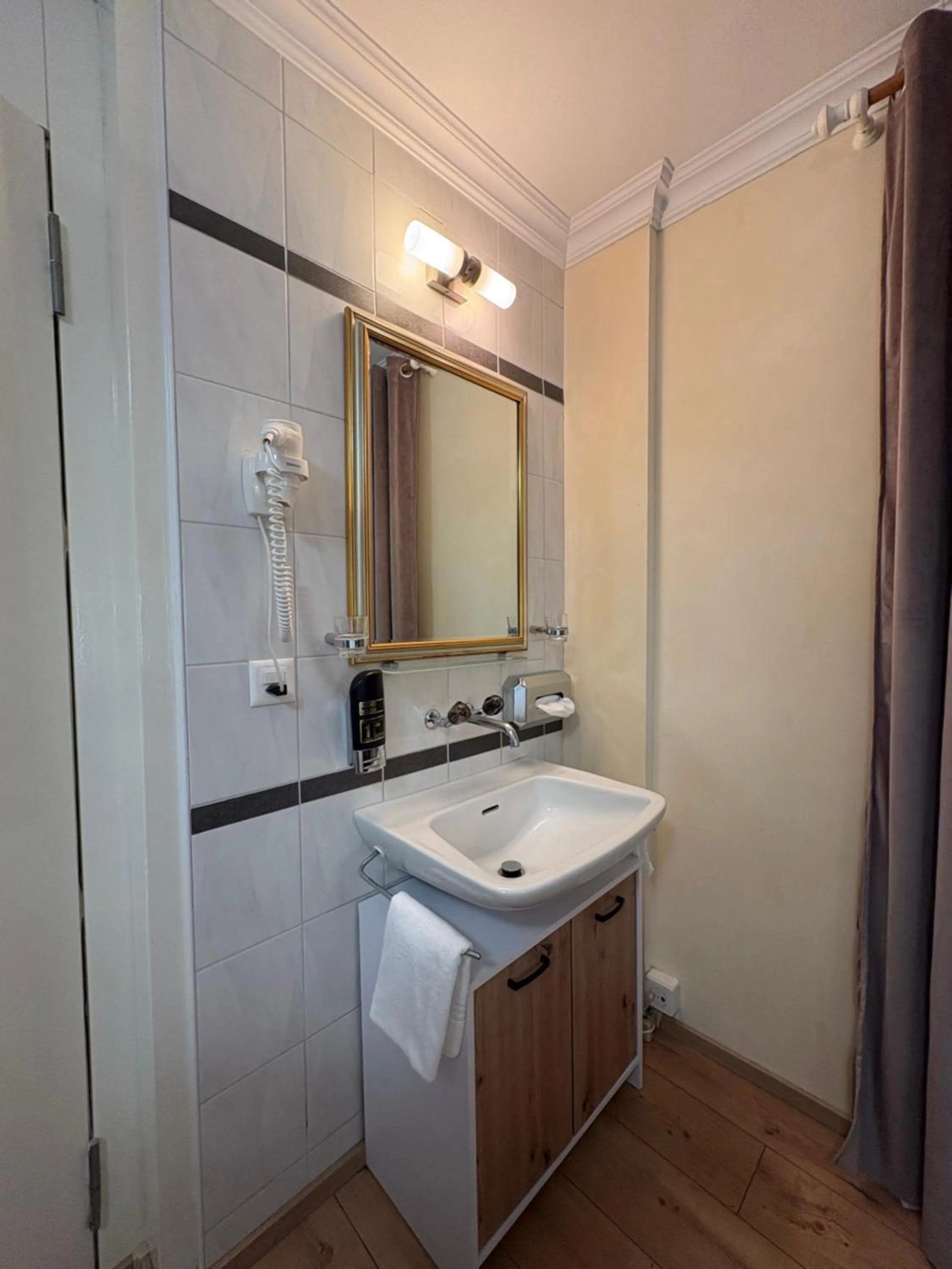 Bathroom in Esos Hotel Quelle