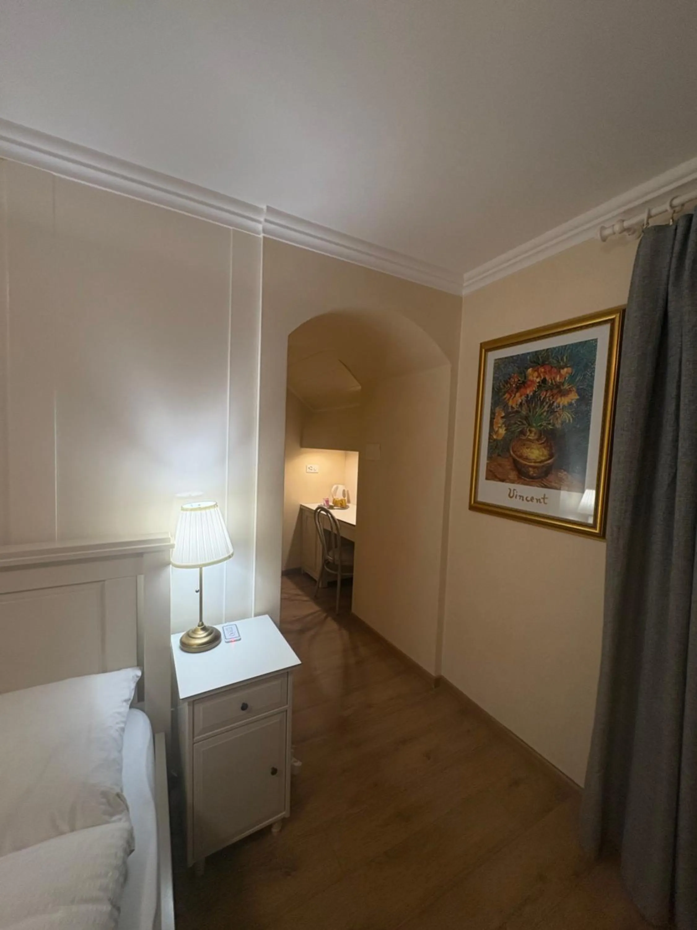 Property building, Bed in Esos Hotel Quelle