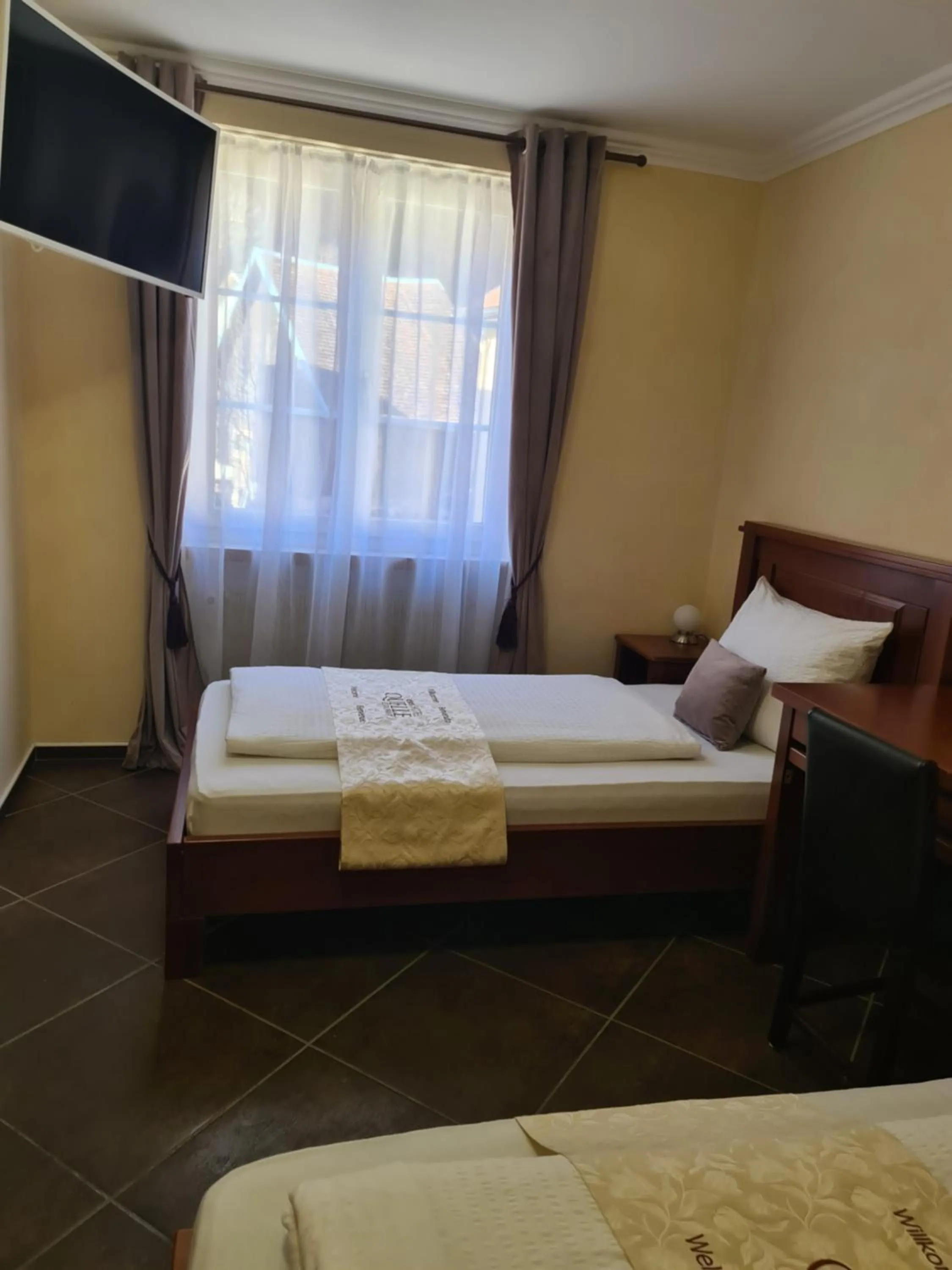 Bed in Esos Hotel Quelle