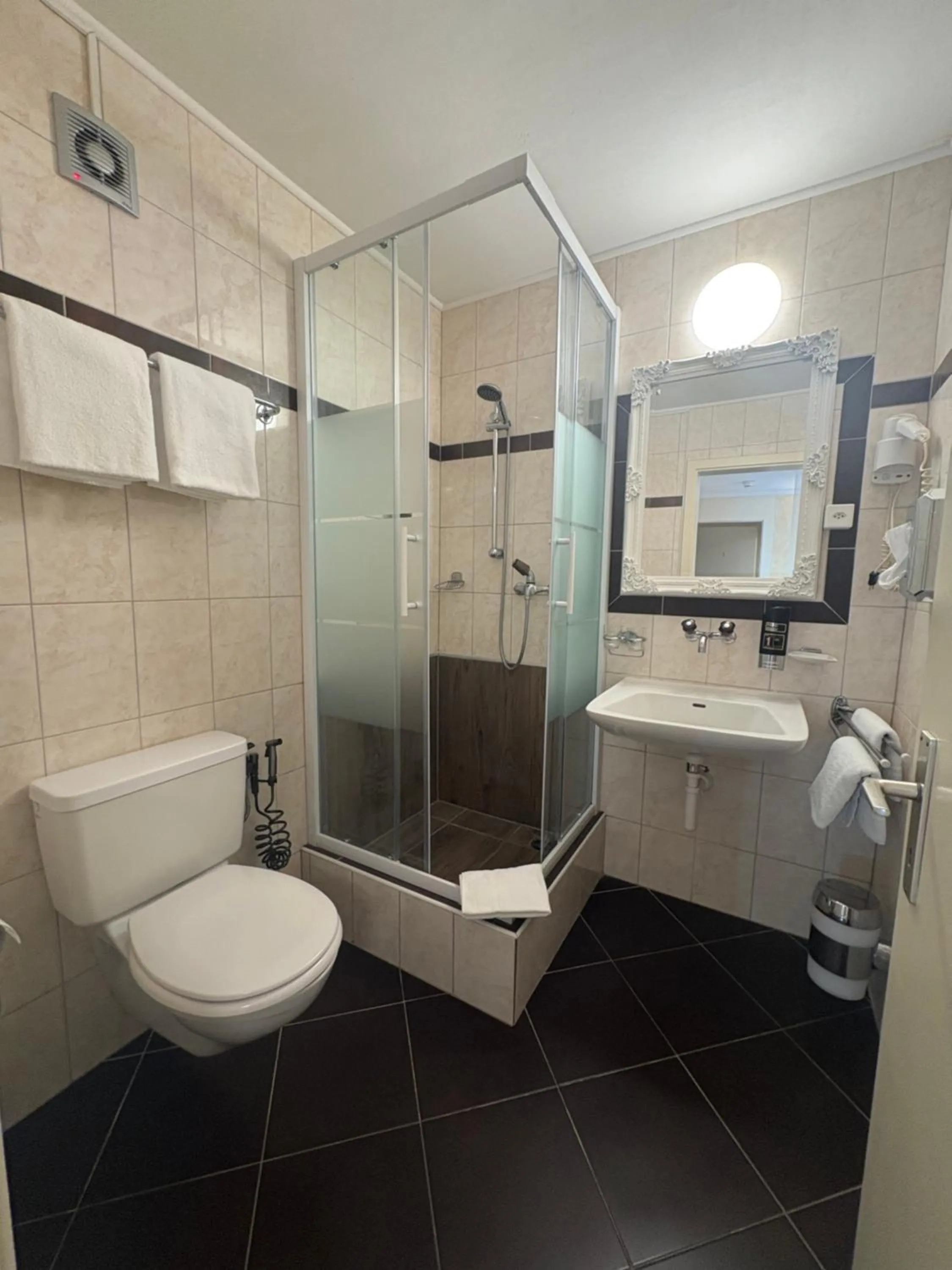 Bathroom in Esos Hotel Quelle