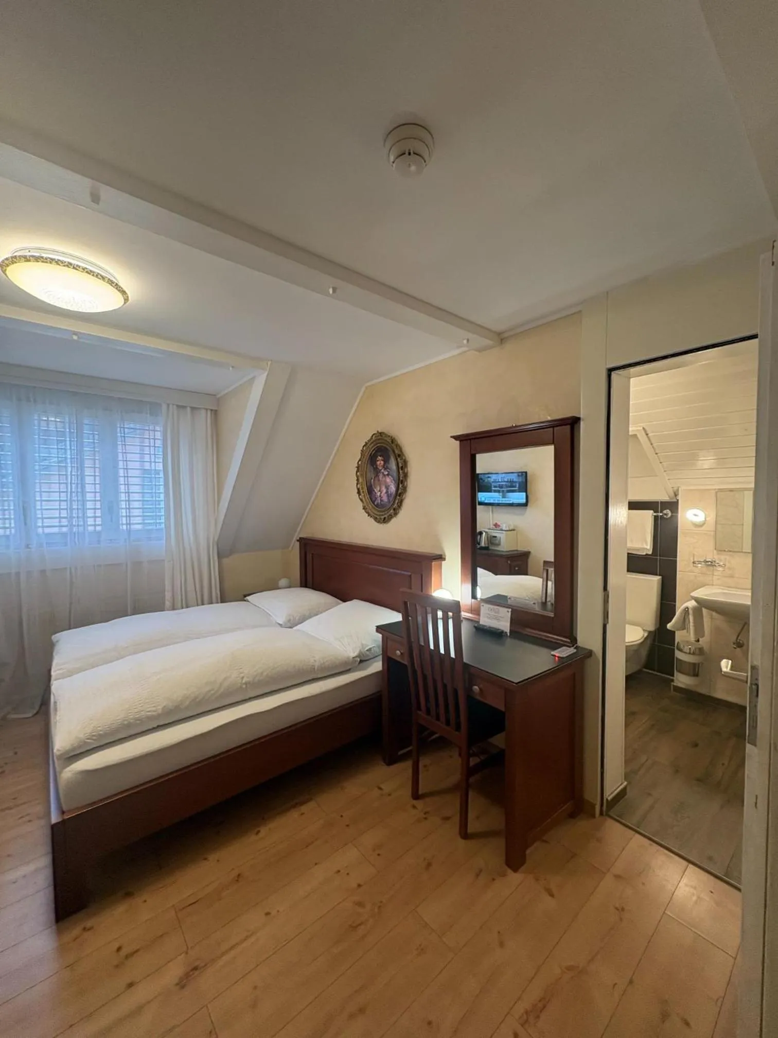 Photo of the whole room, Bed in Esos Hotel Quelle