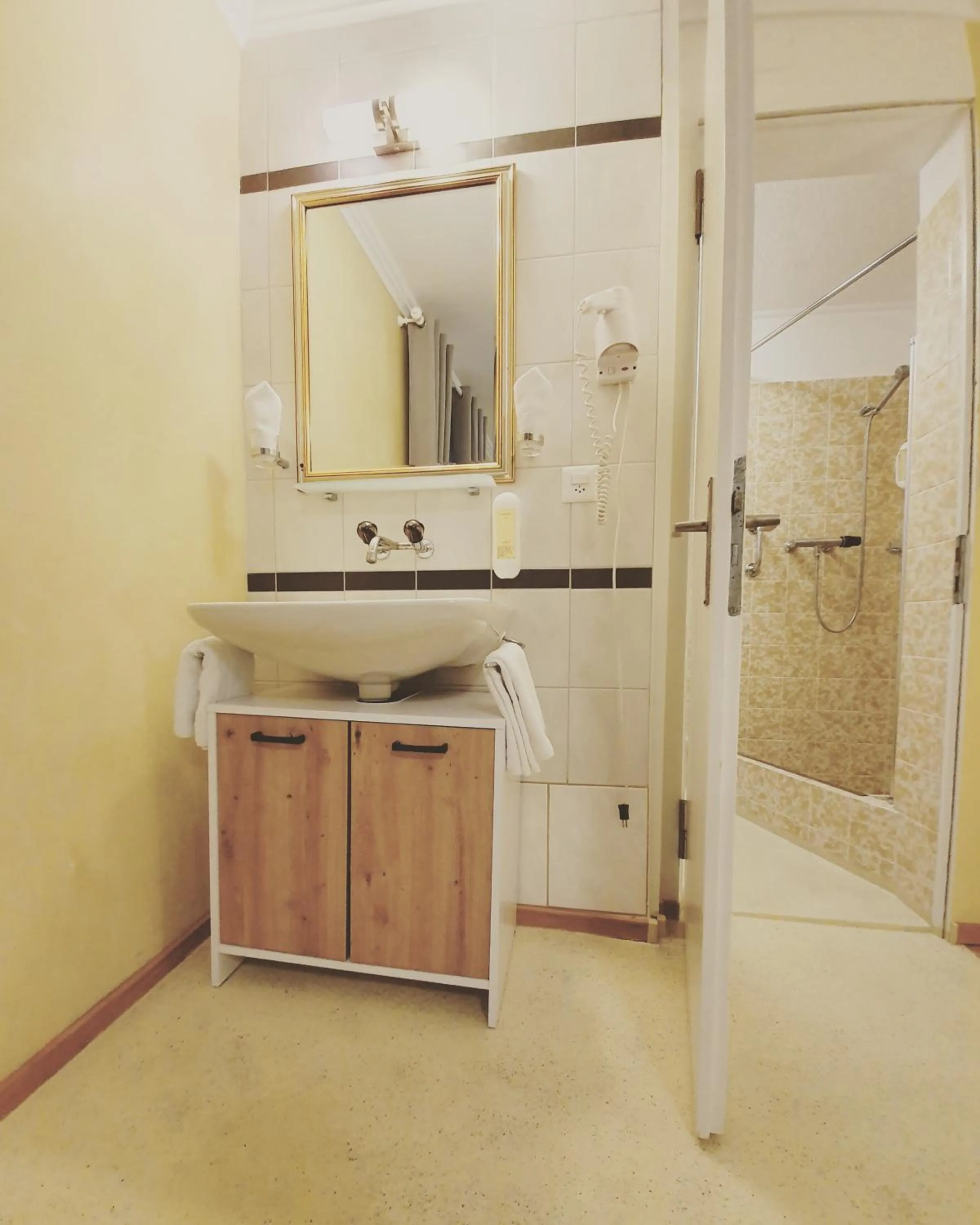 Bathroom in Esos Hotel Quelle