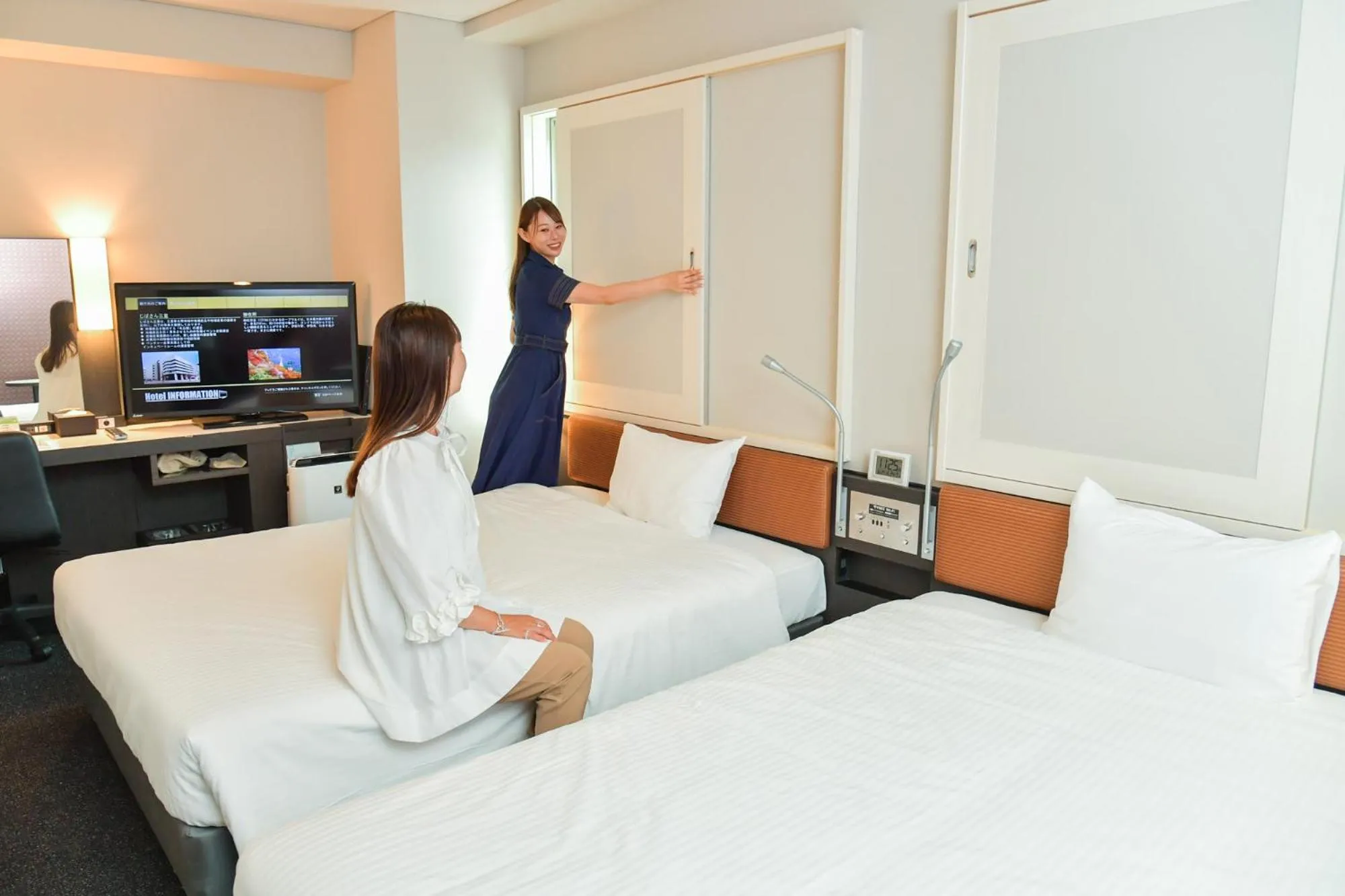 People, Bed in Sanco Inn Yokkaichi Ekimae