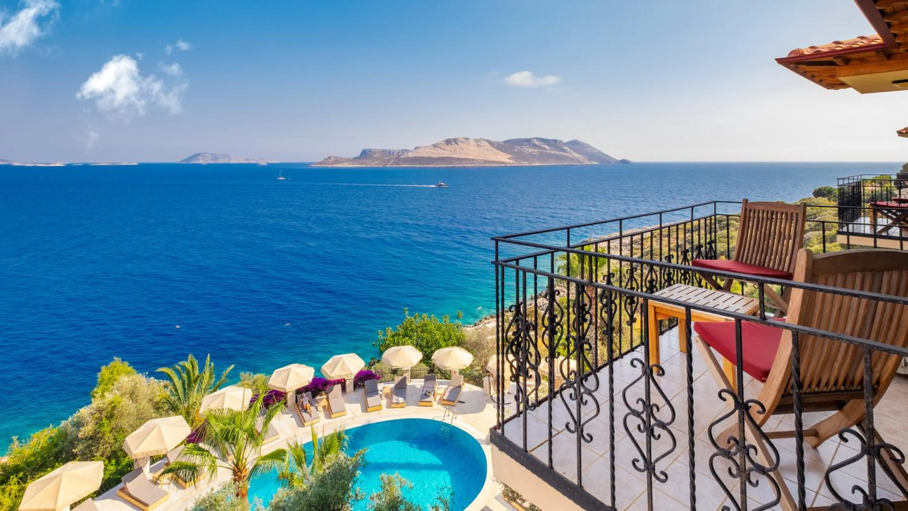 Pool view in Villa Hotel Tamara