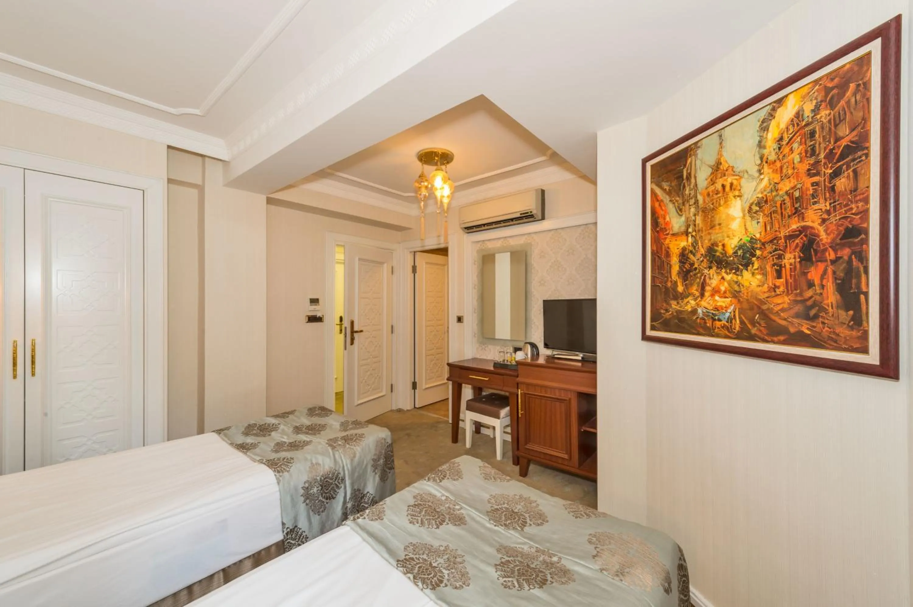 Photo of the whole room, Bed in The Empress Theodora Hotel