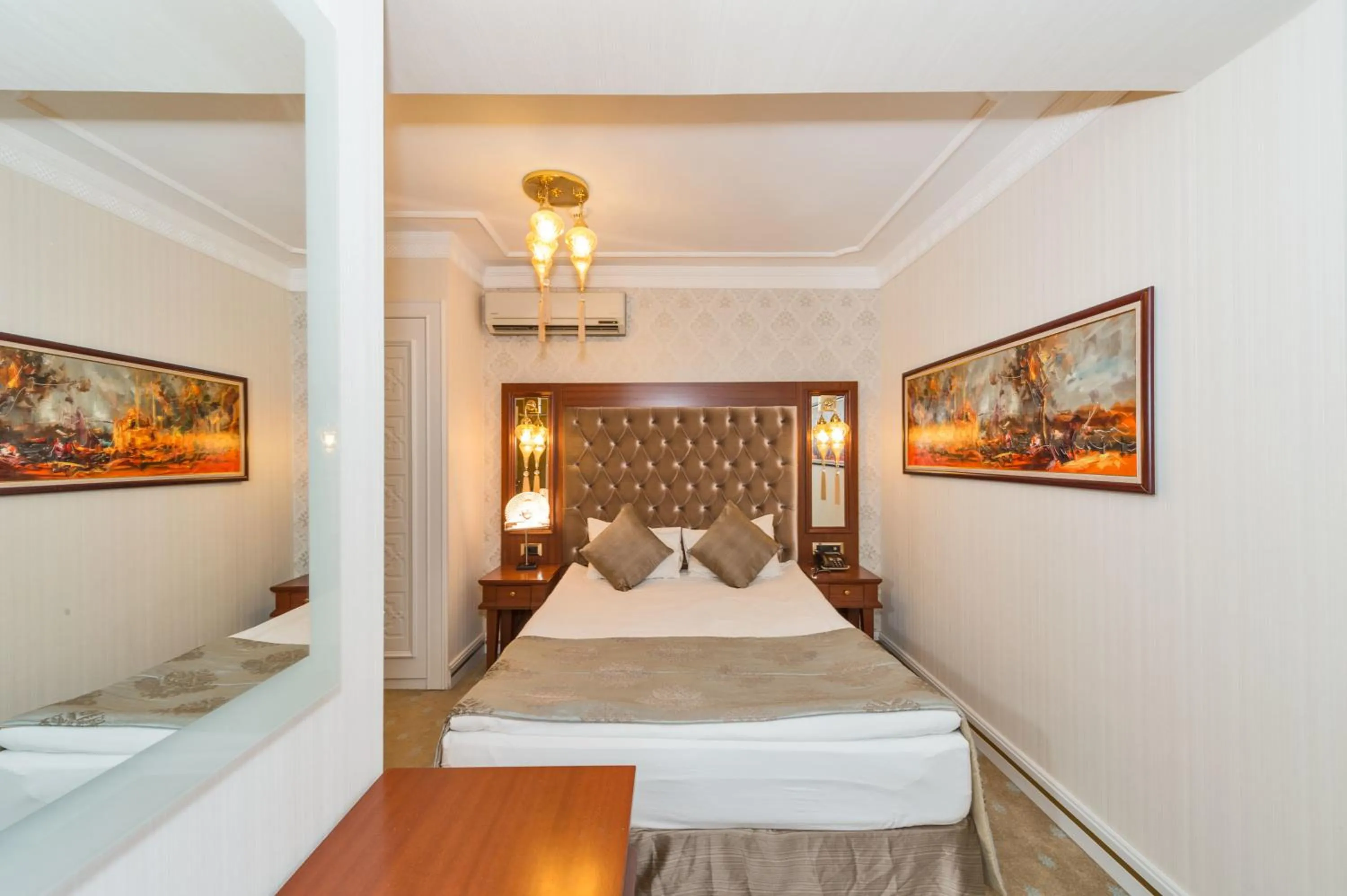 Shower, Bed in The Empress Theodora Hotel