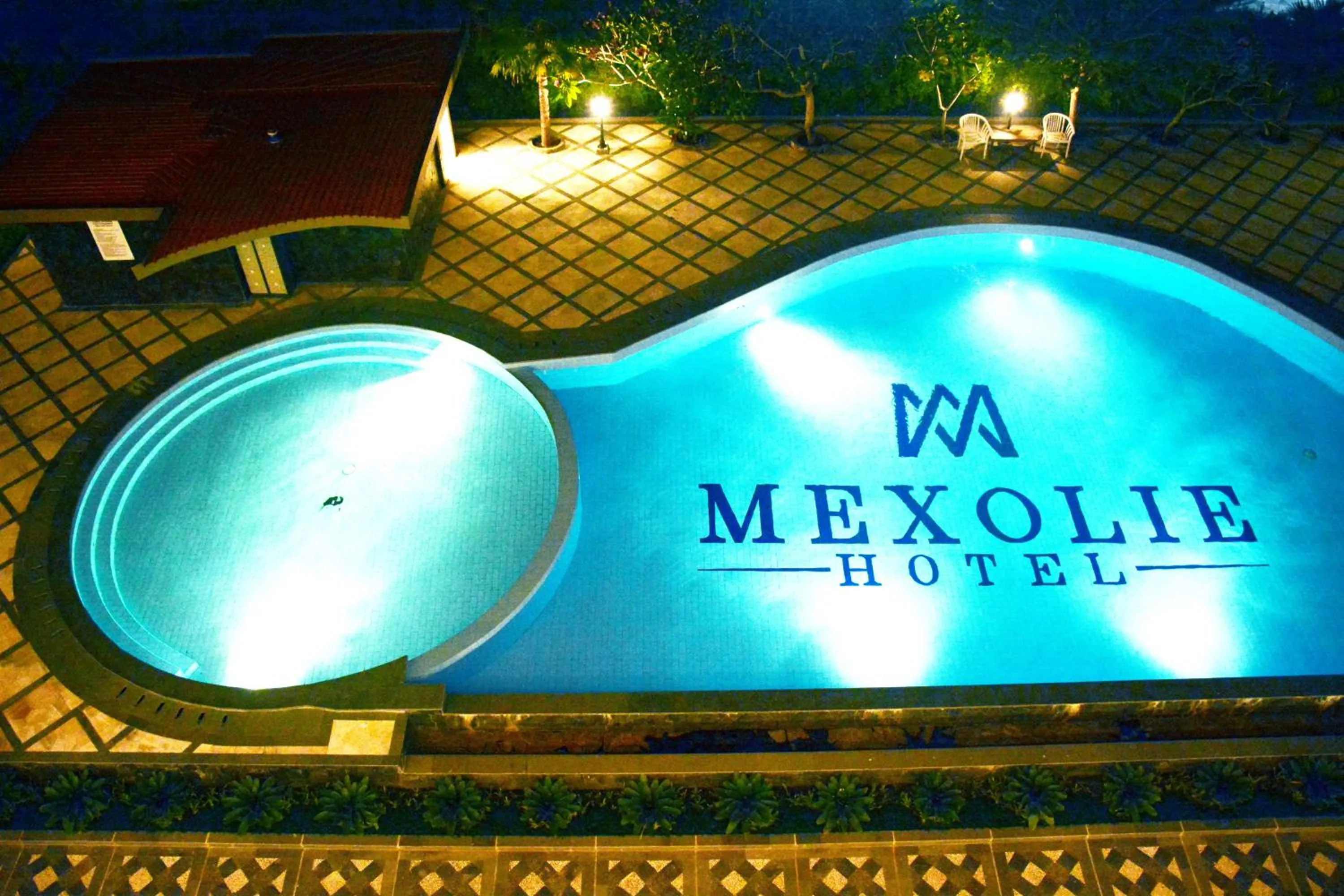 Swimming pool in Mexolie Hotel