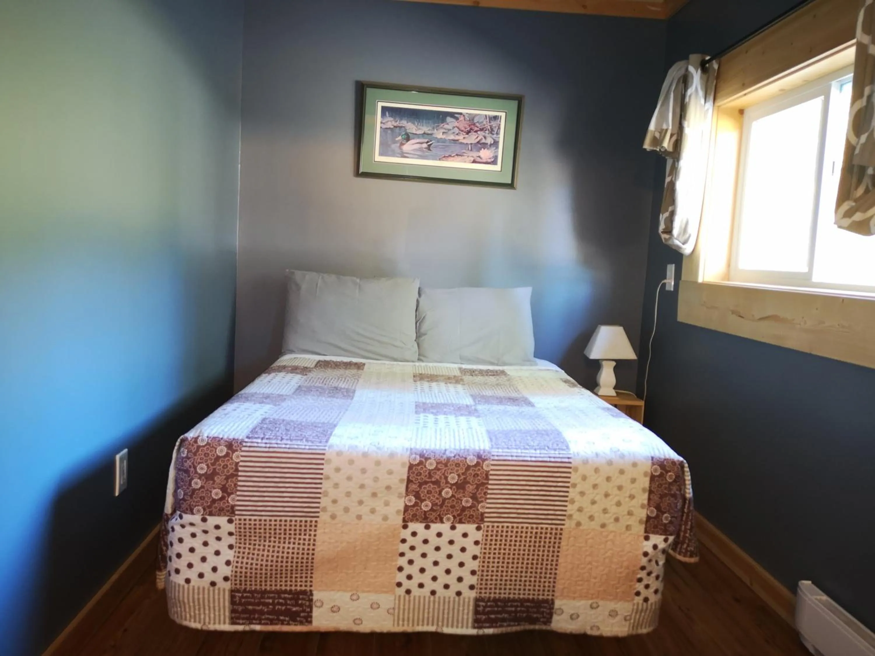 Bed in Overlook Inn & Cabins