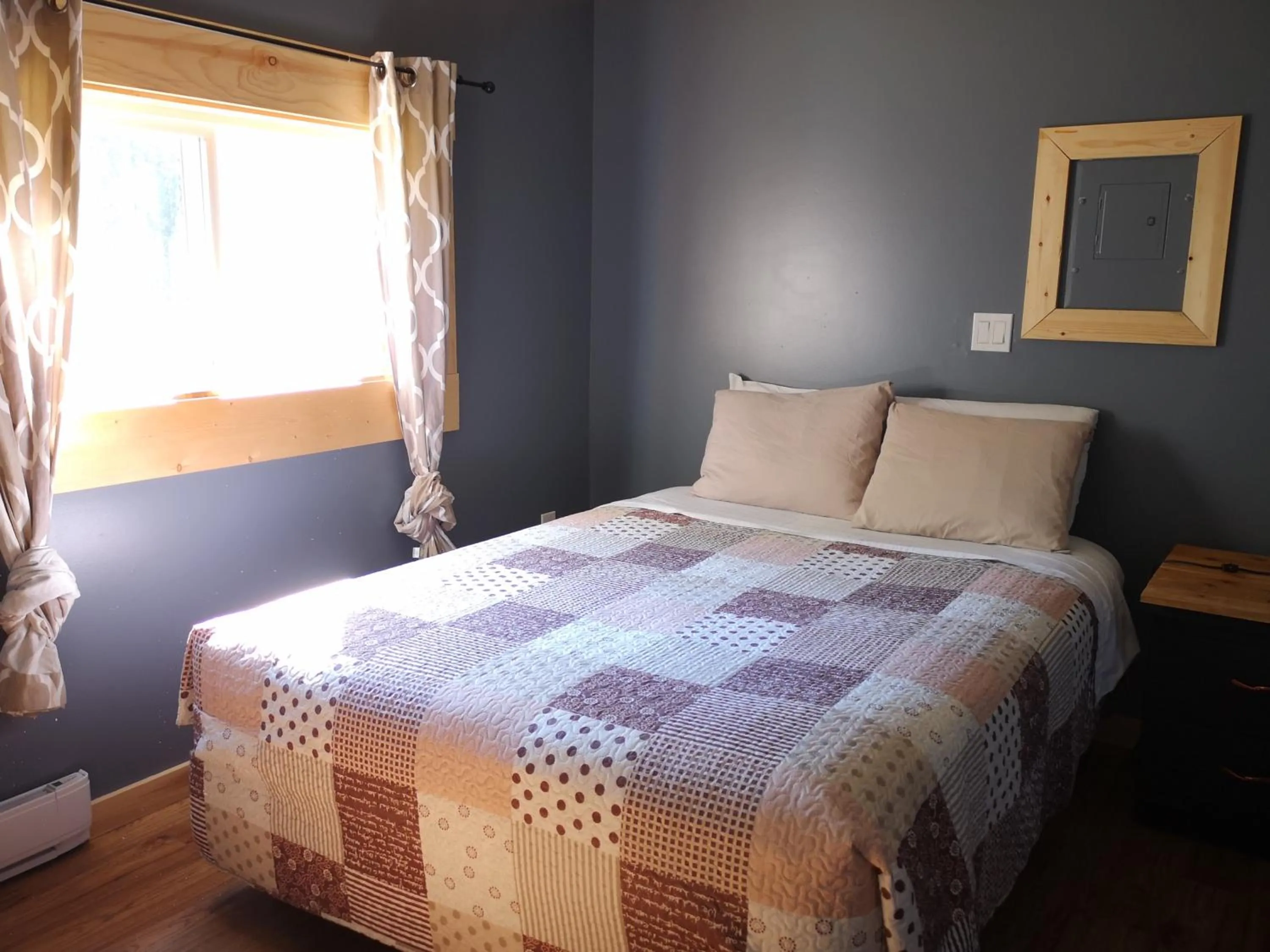 Bed in Overlook Inn & Cabins