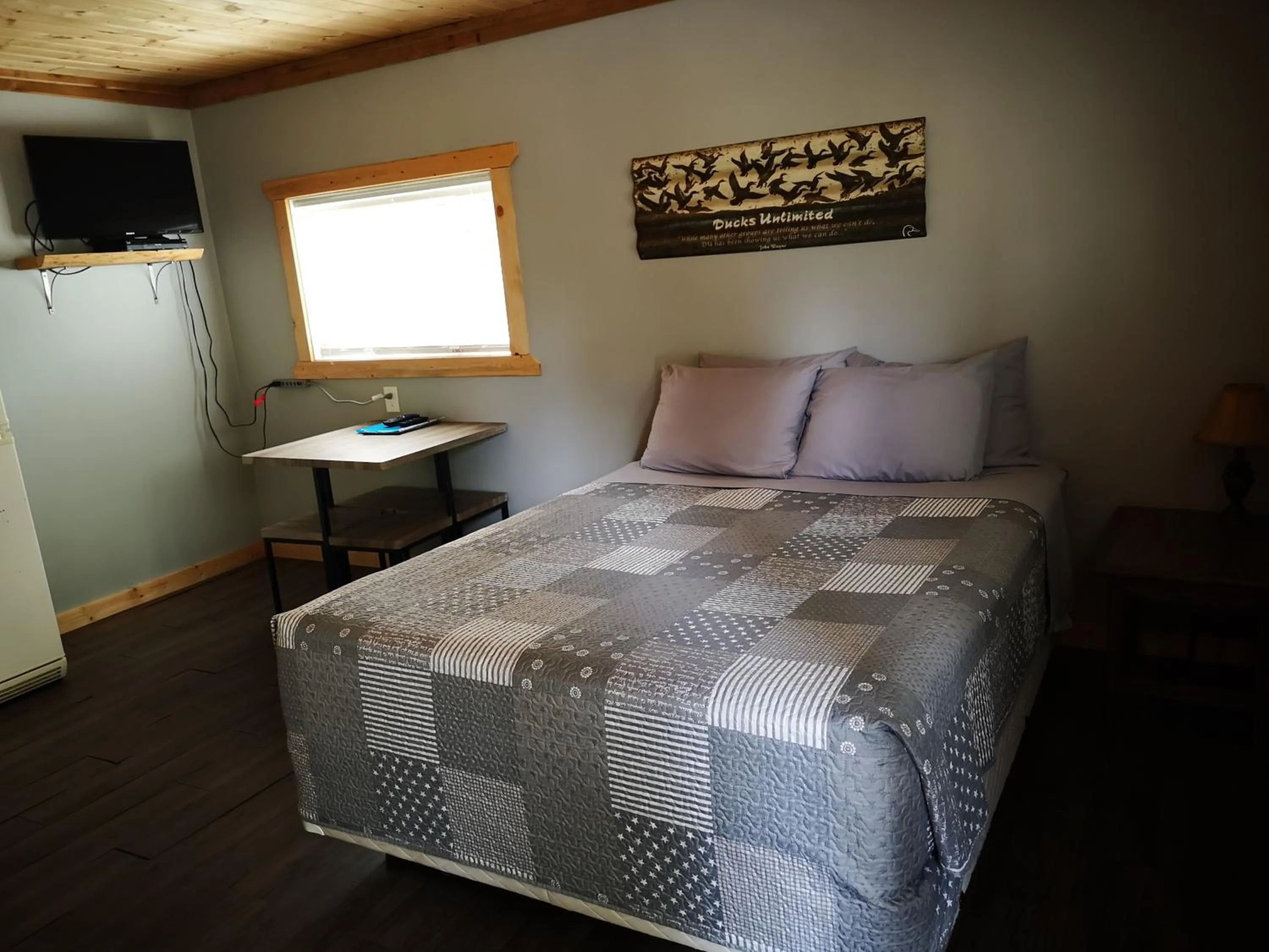 Bed in Overlook Inn & Cabins