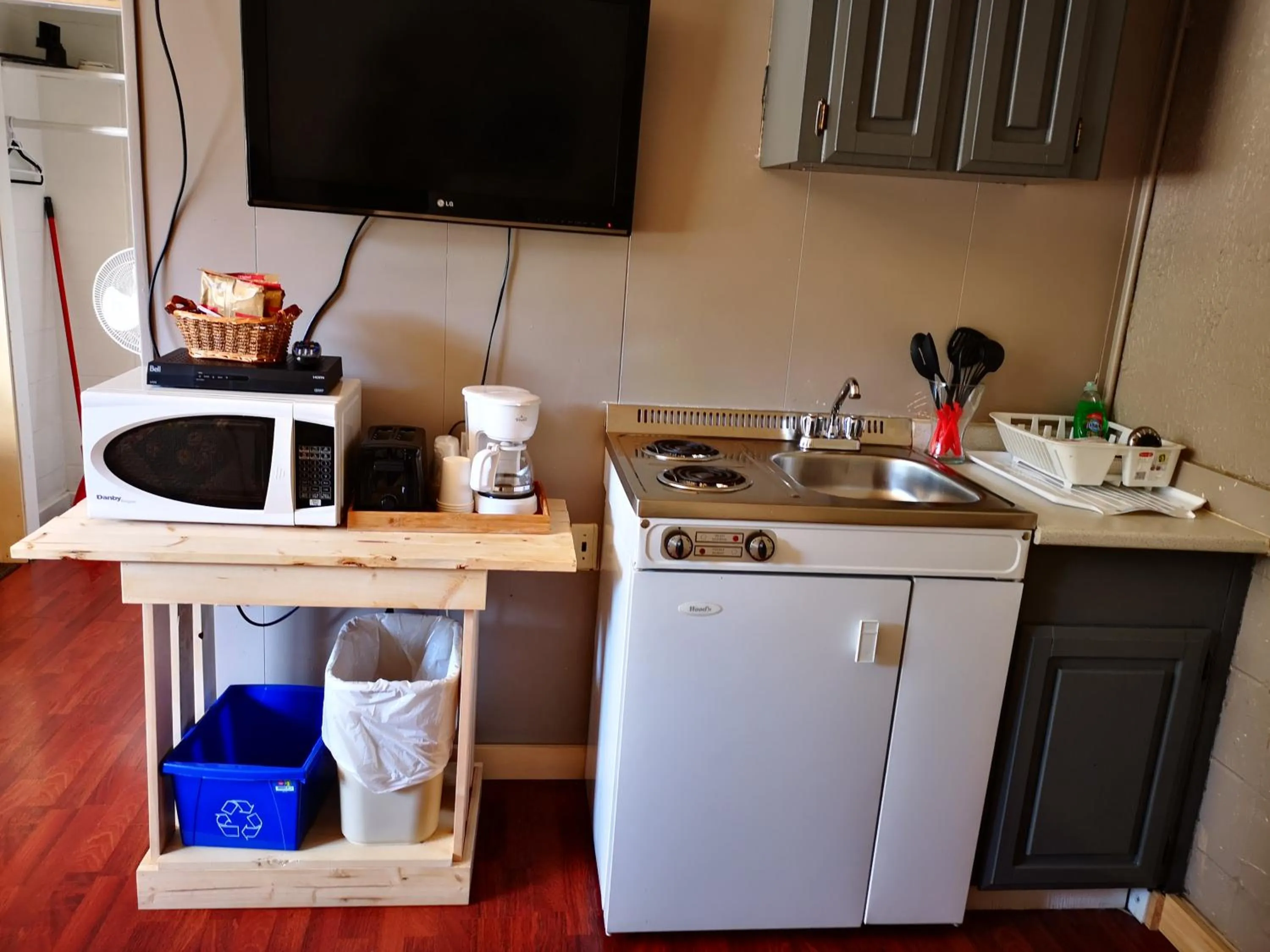 Kitchen or kitchenette in Overlook Inn & Cabins