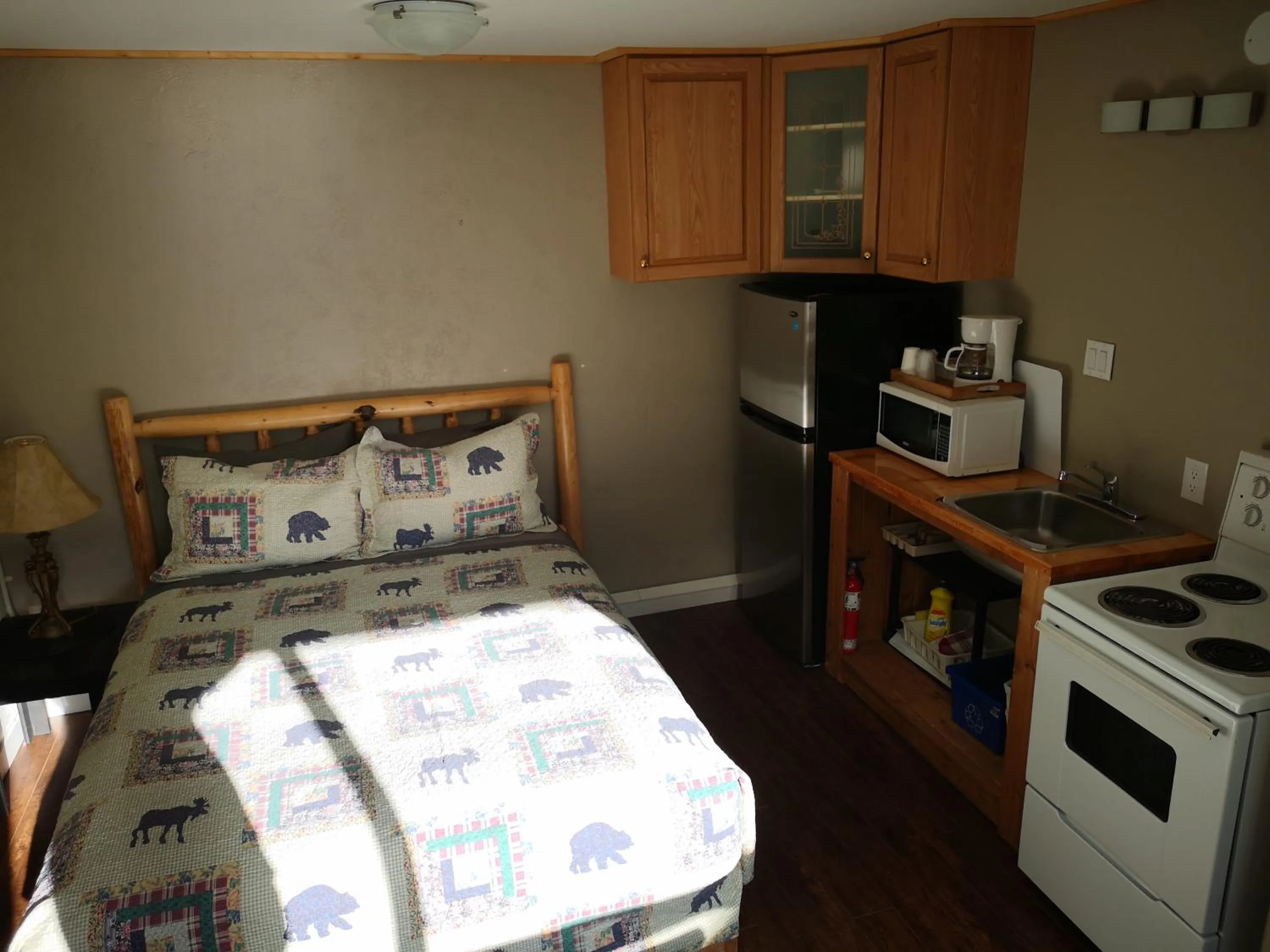 Bed in Overlook Inn & Cabins