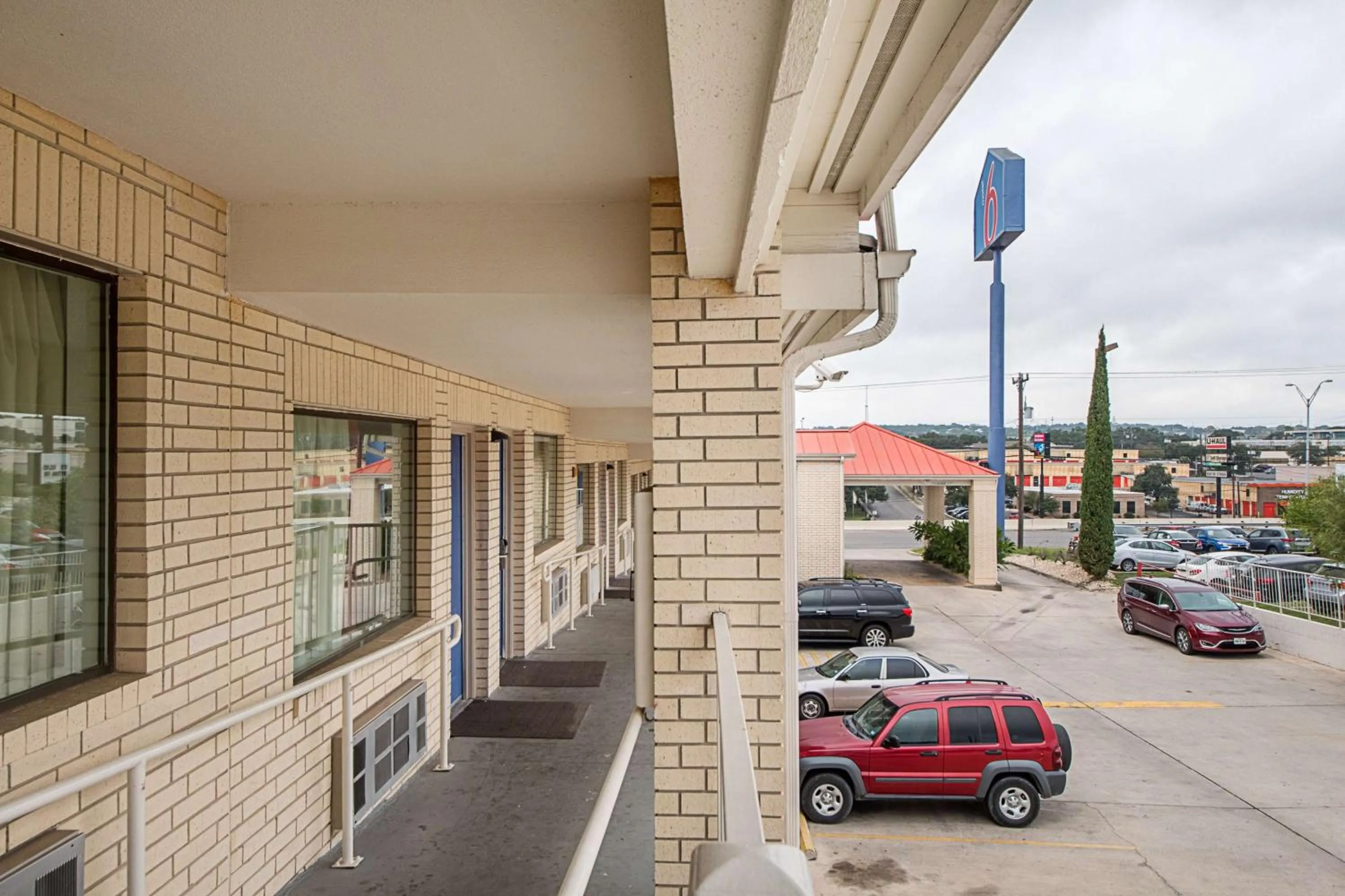 Property building in Motel 6-San Antonio, TX - Fiesta Trails