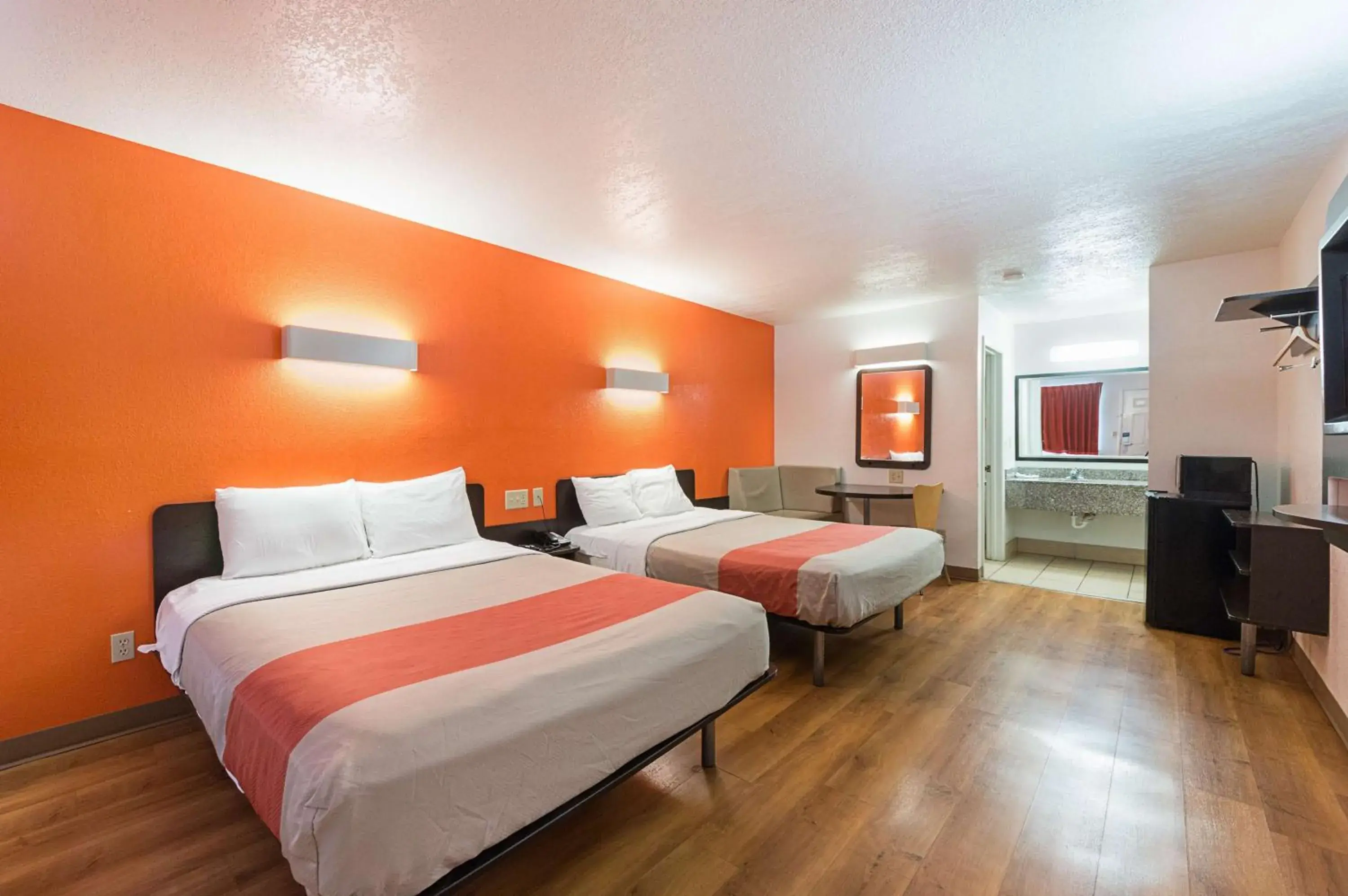 Quadruple Room - Non-Smoking in Motel 6-San Antonio, TX - Fiesta Trails Quadruple Room - Non-Smoking in Motel 6-San Antonio, TX - Fiesta Trails