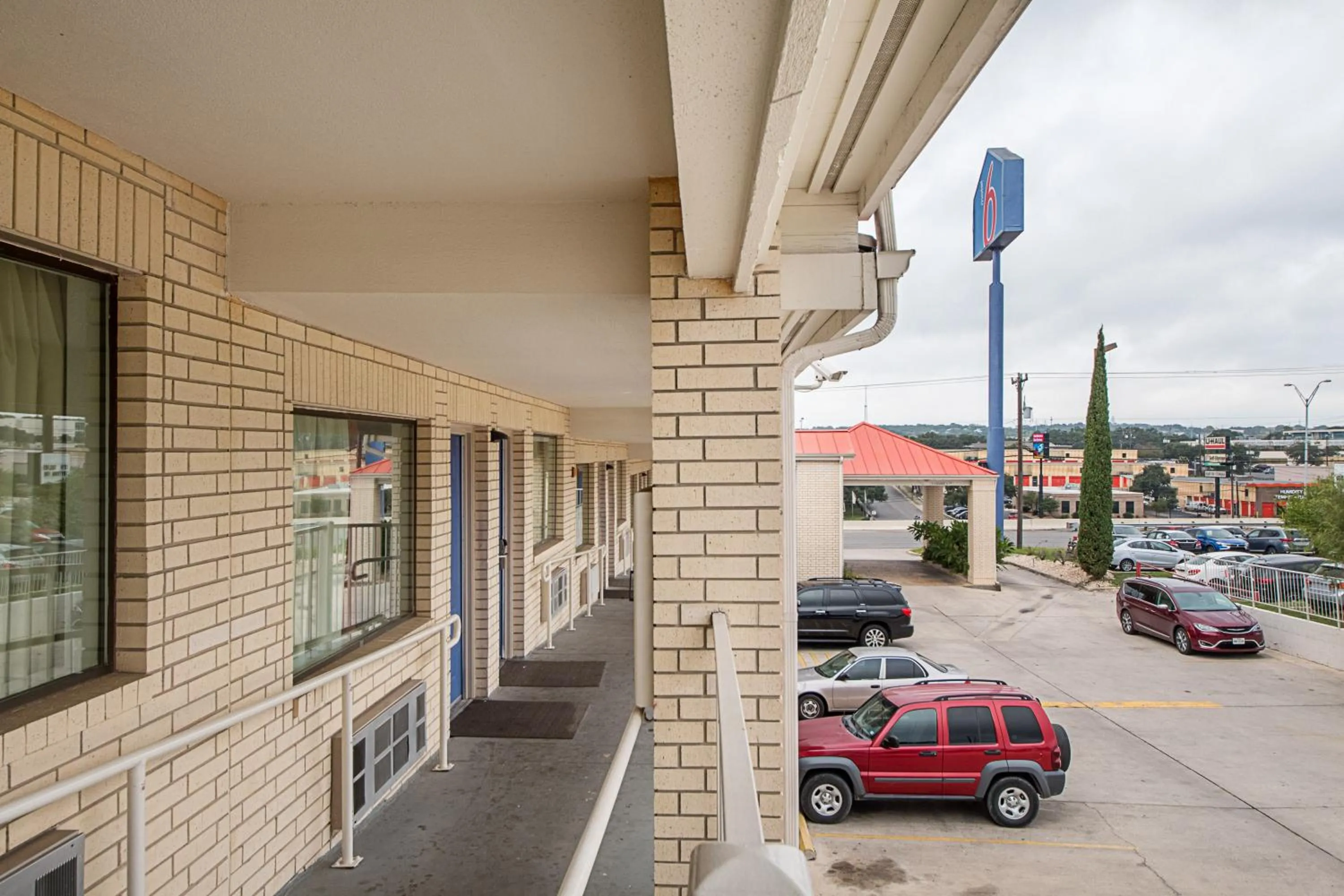 Facade/entrance in Motel 6-San Antonio, TX - Fiesta Trails