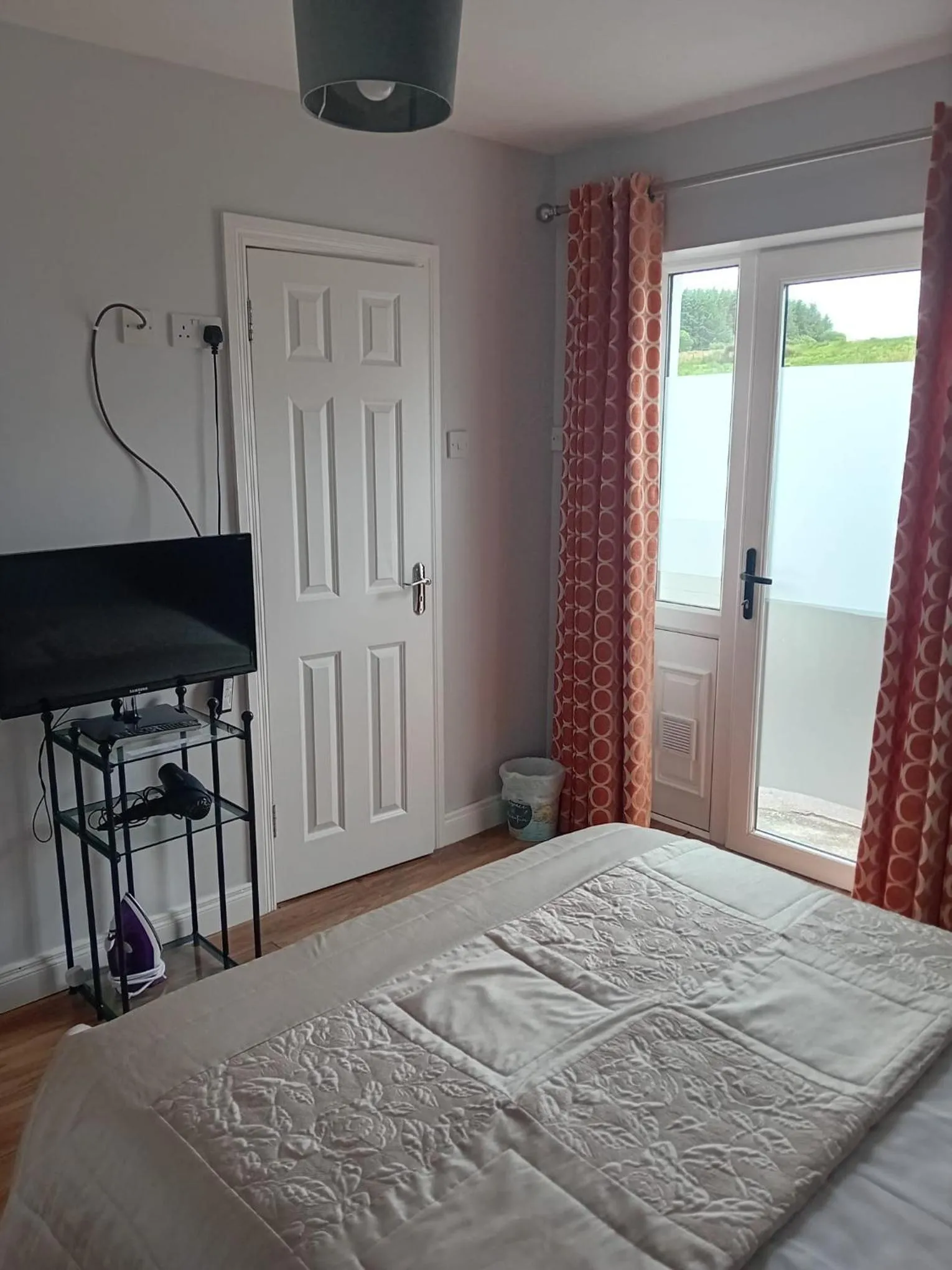 Bed in An Charraig Ban on the wild Atlantic way F94WT02