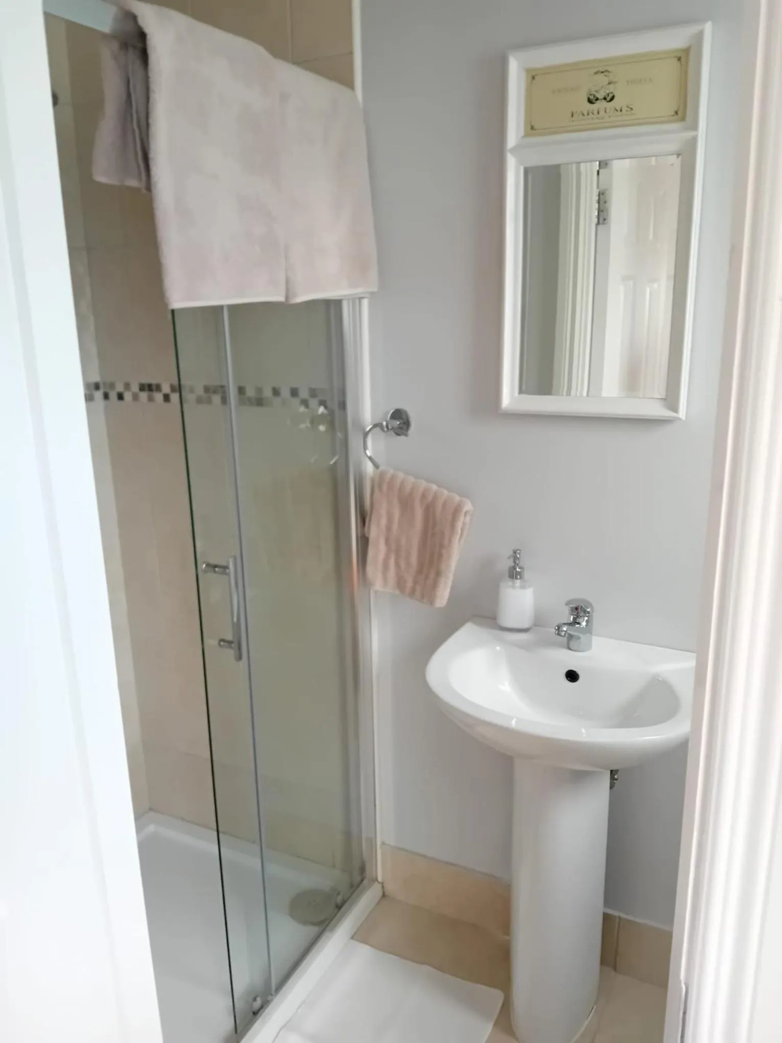 Shower in An Charraig Ban on the wild Atlantic way F94WT02