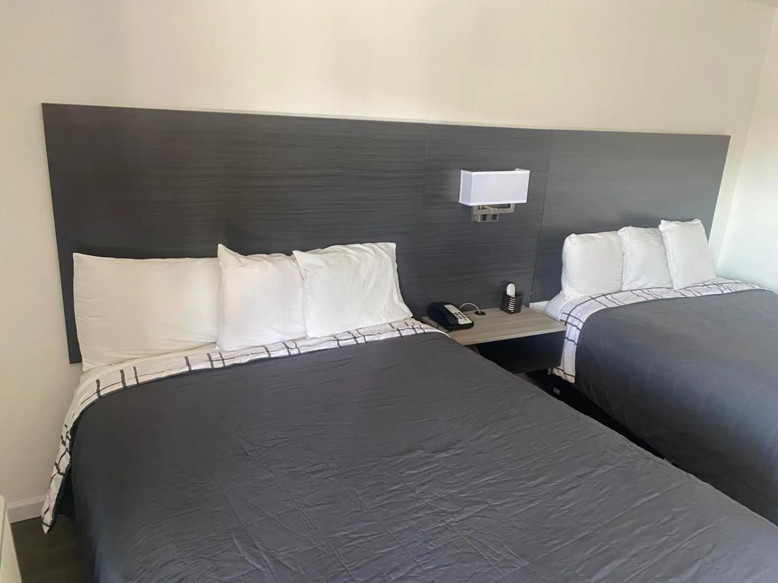 Bed in Windsor Inn Lake Havasu City