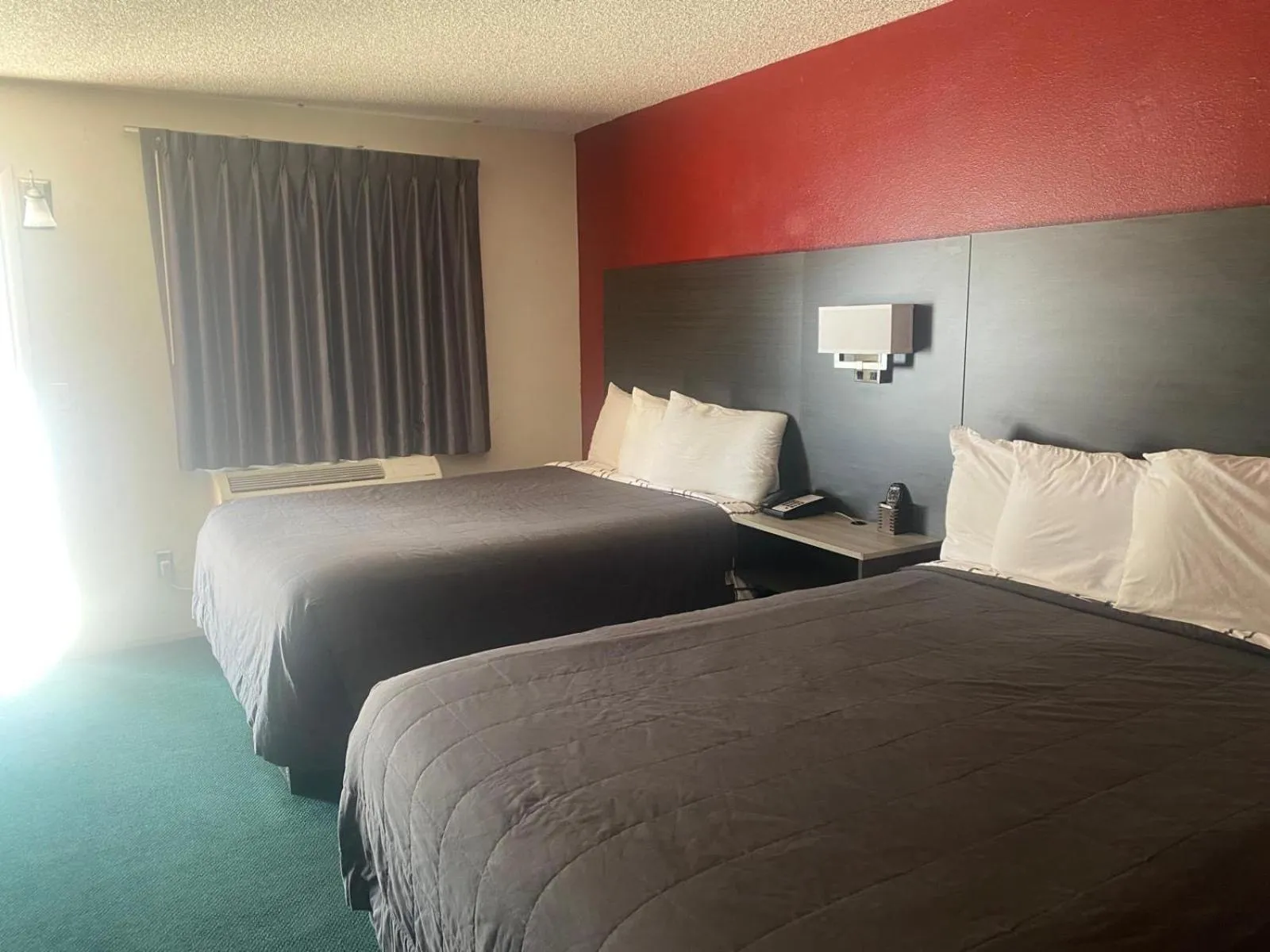 Bed in Windsor Inn Lake Havasu City