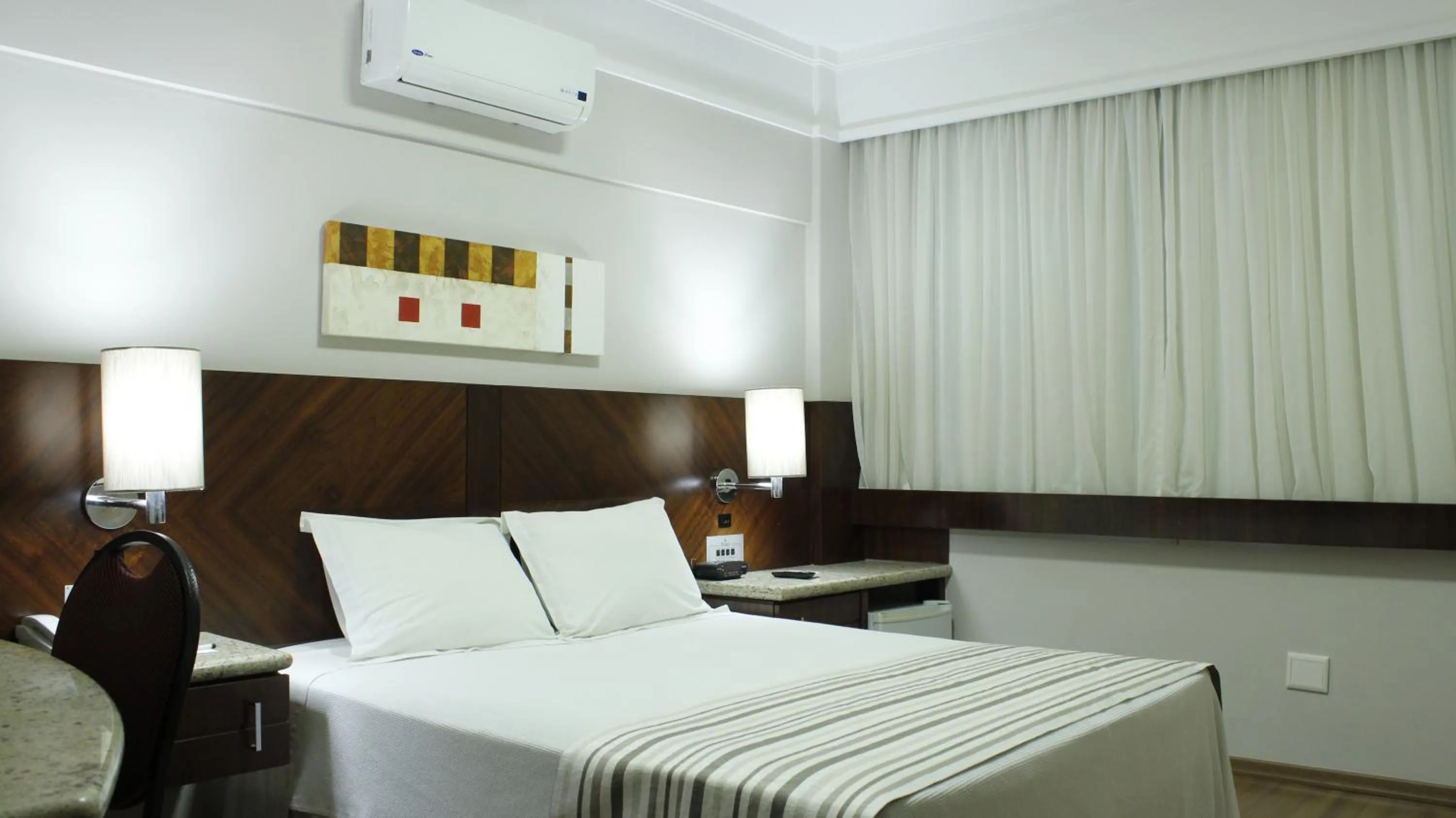 Photo of the whole room, Bed in Bourbon Londrina Hotel