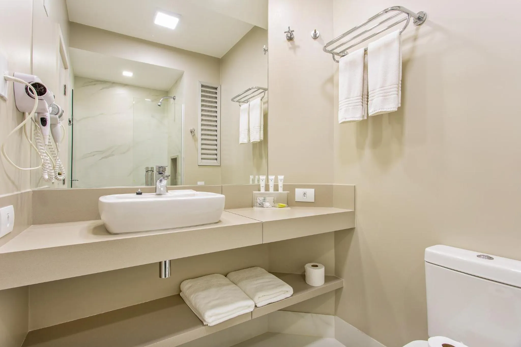 Bathroom in Bourbon Londrina Hotel