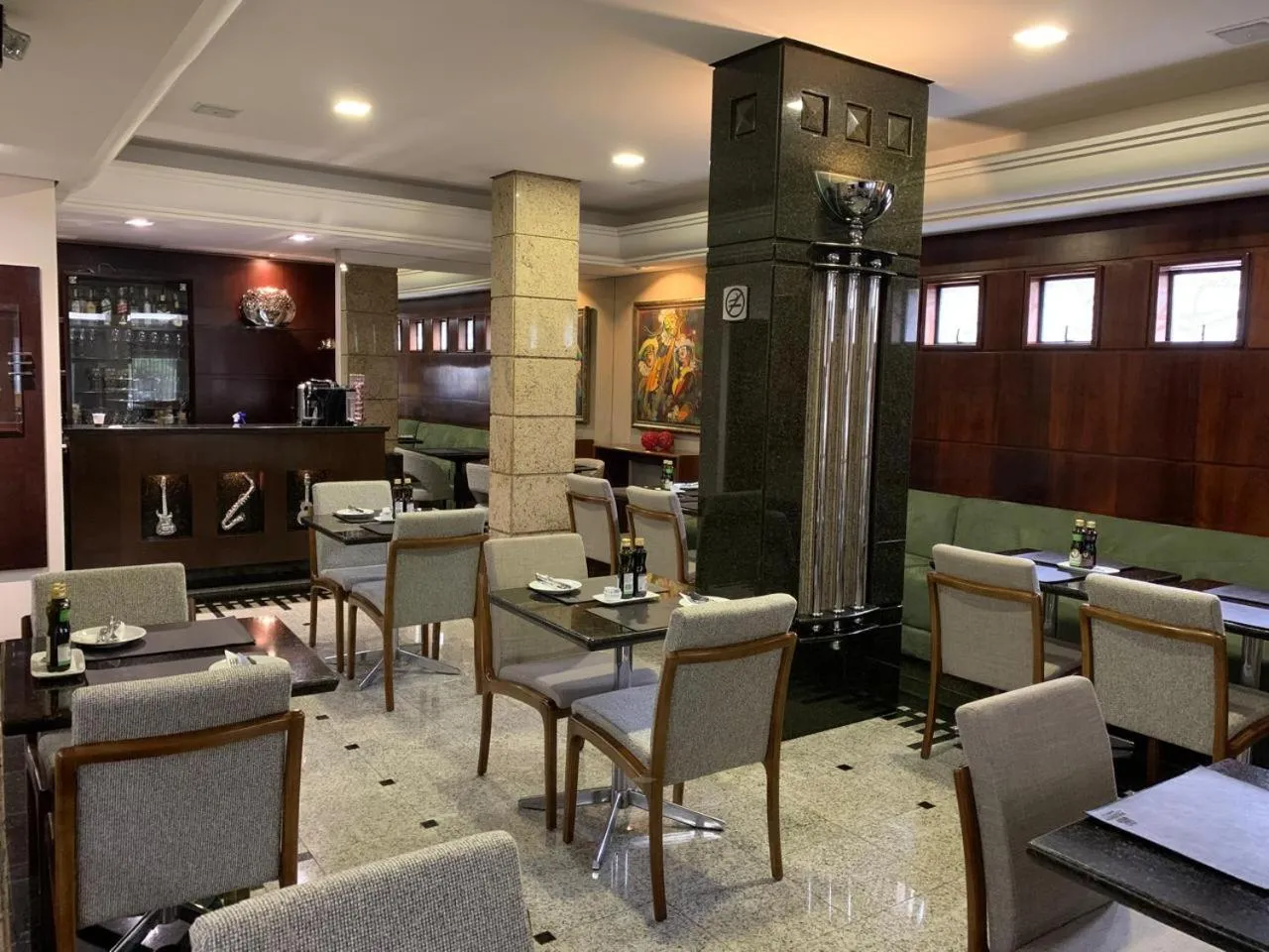 Restaurant/places to eat in Bourbon Londrina Hotel