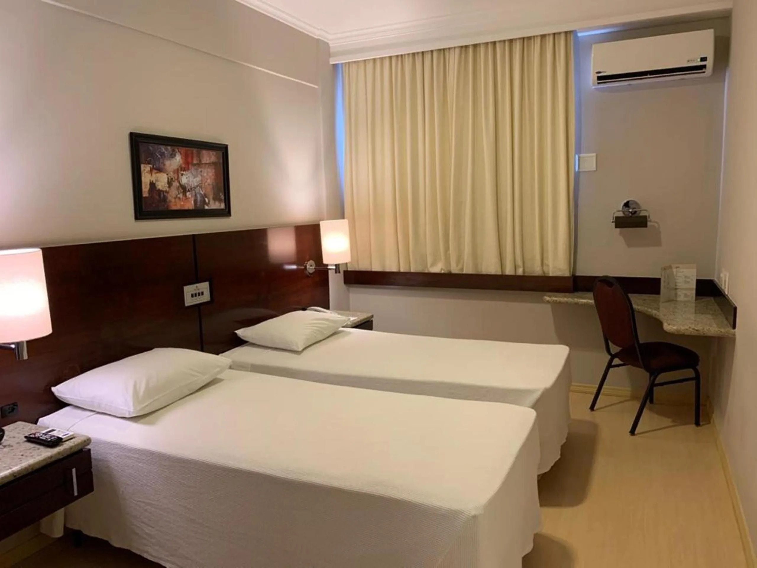 Decorative detail, Bed in Bourbon Londrina Hotel