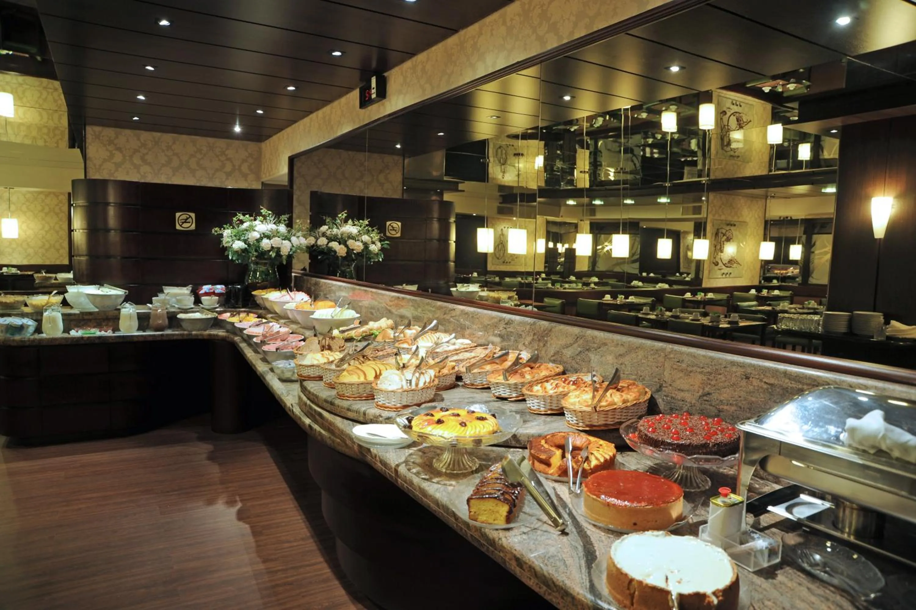 Restaurant/places to eat in Bourbon Londrina Hotel