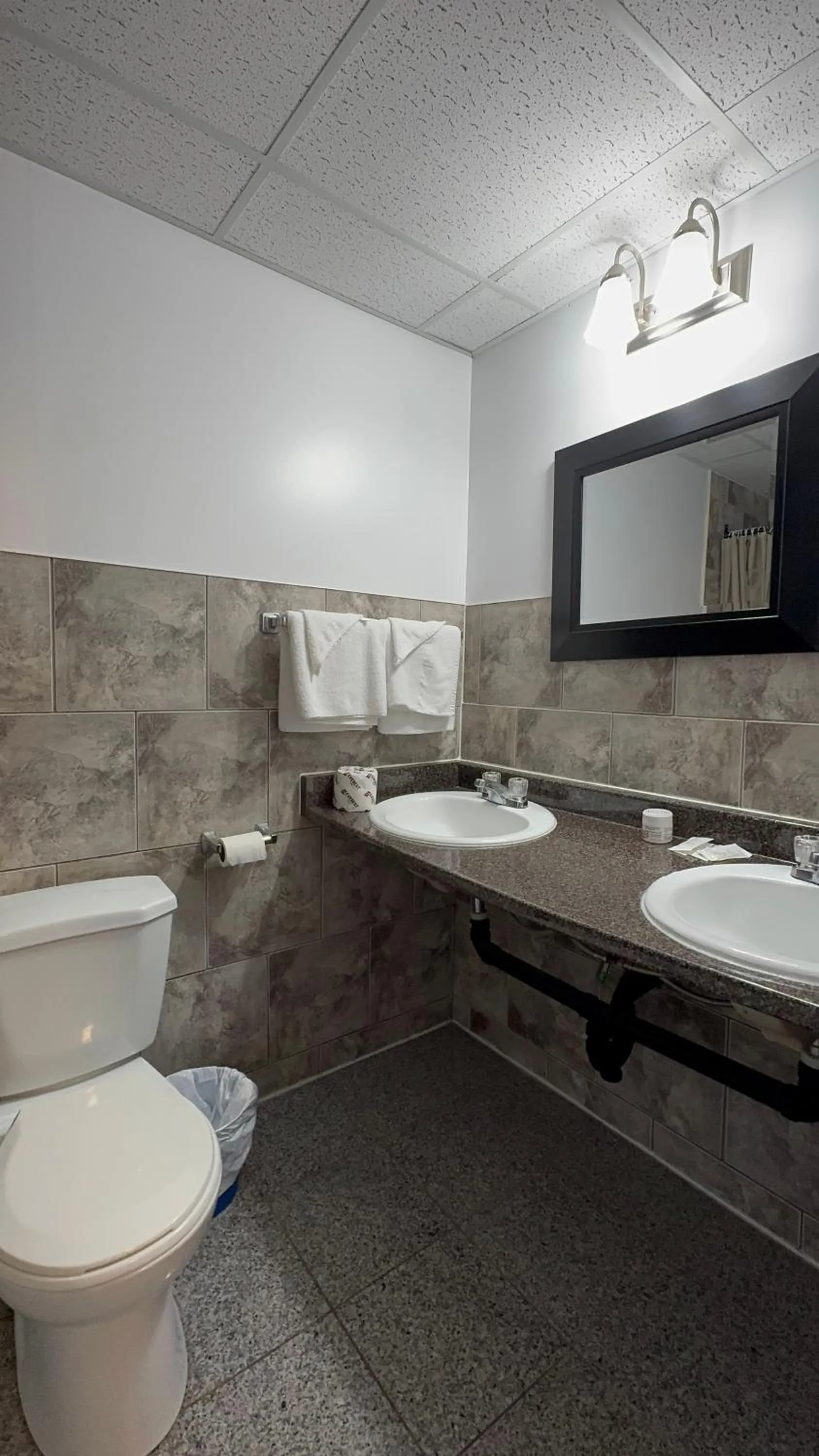 Toilet in Empress Inn and Suites by the Falls