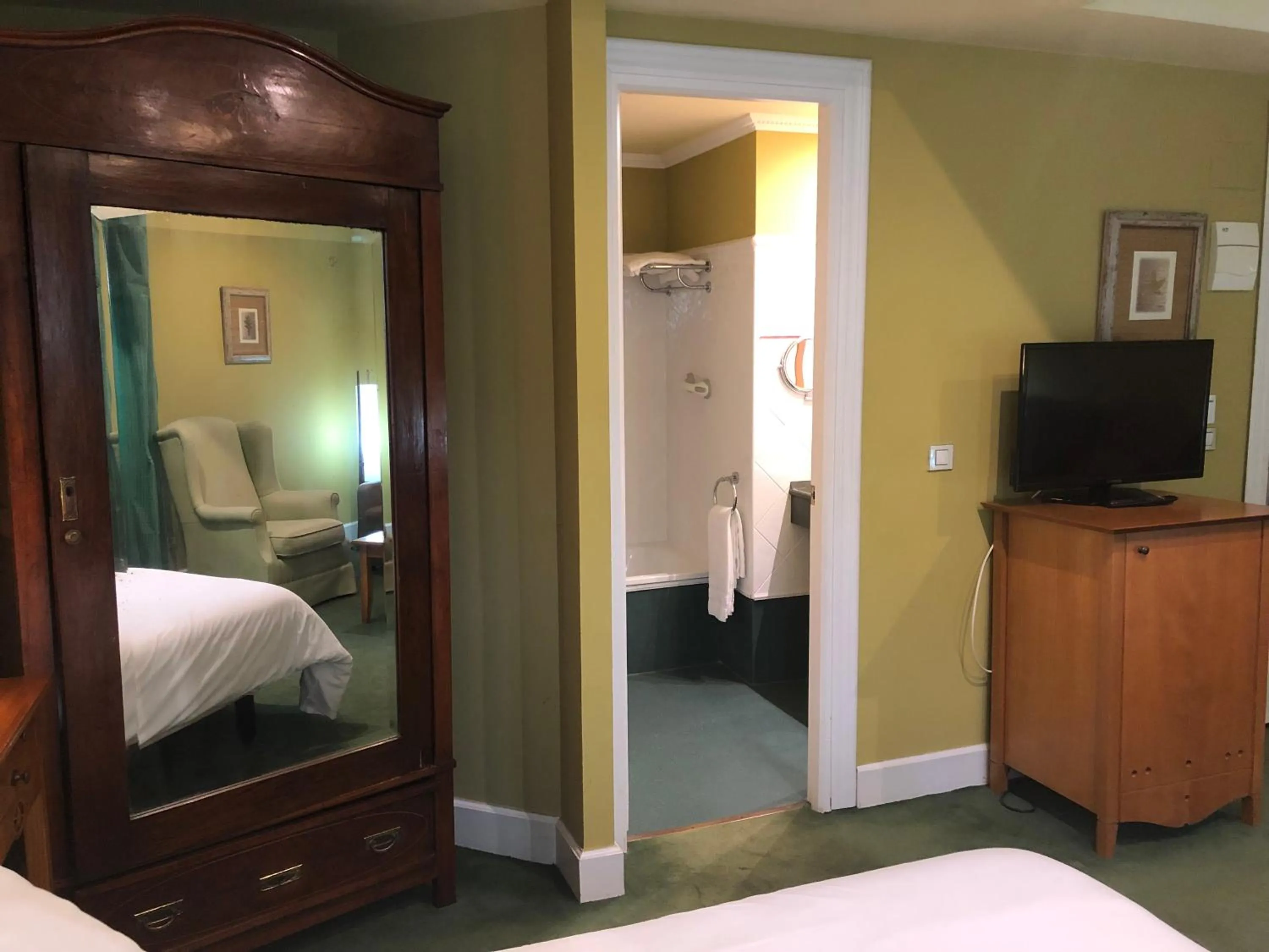 Bathroom, Bed in Marina de Campios