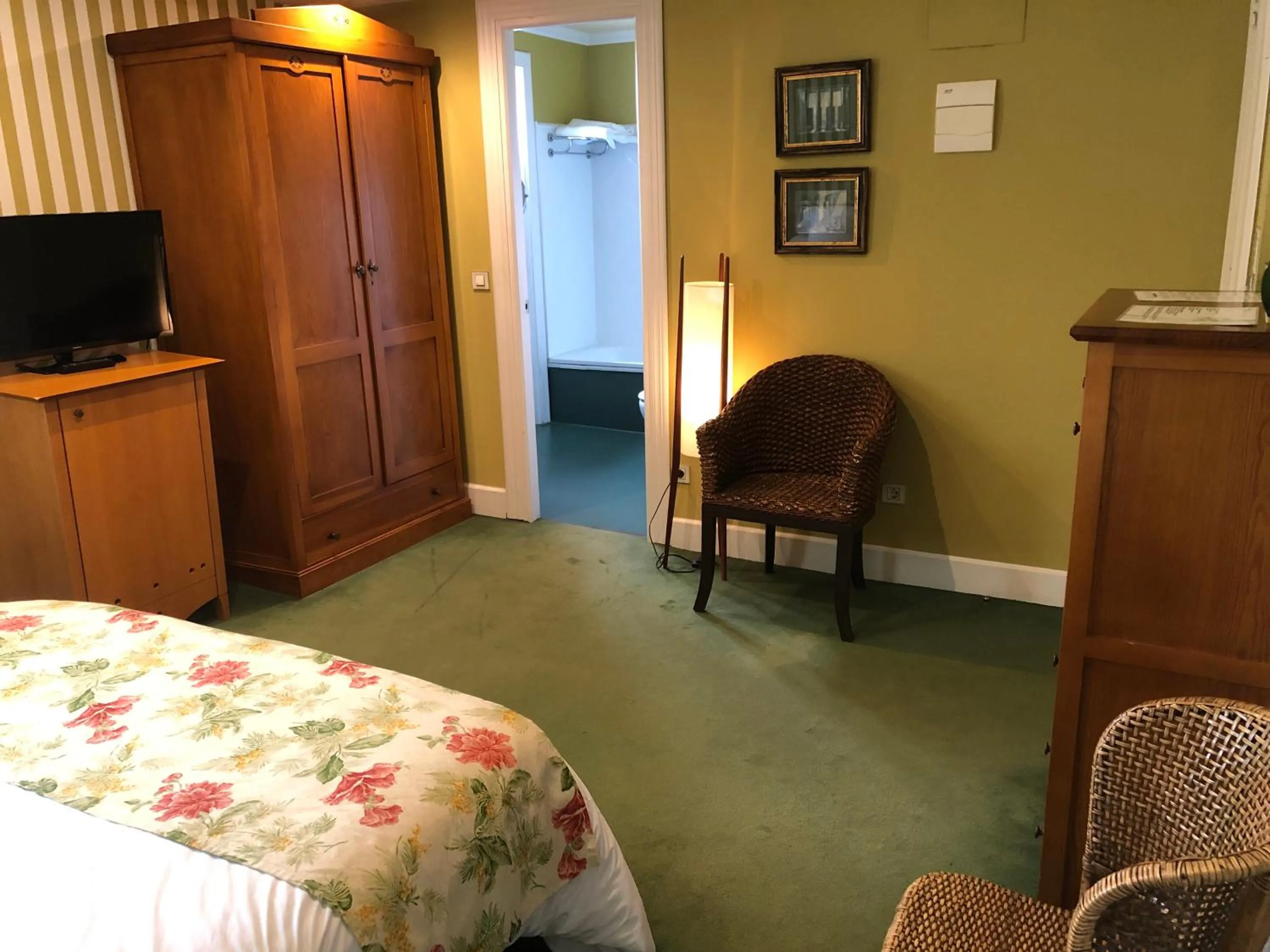 Bathroom, Bed in Marina de Campios