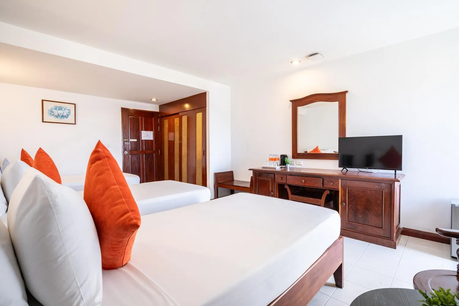 Photo of the whole room, Bed in JP Villa Pattaya