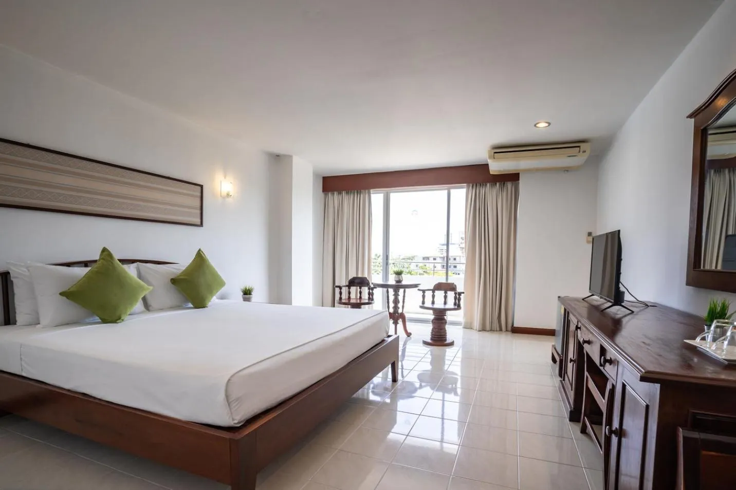 Photo of the whole room, Bed in JP Villa Pattaya