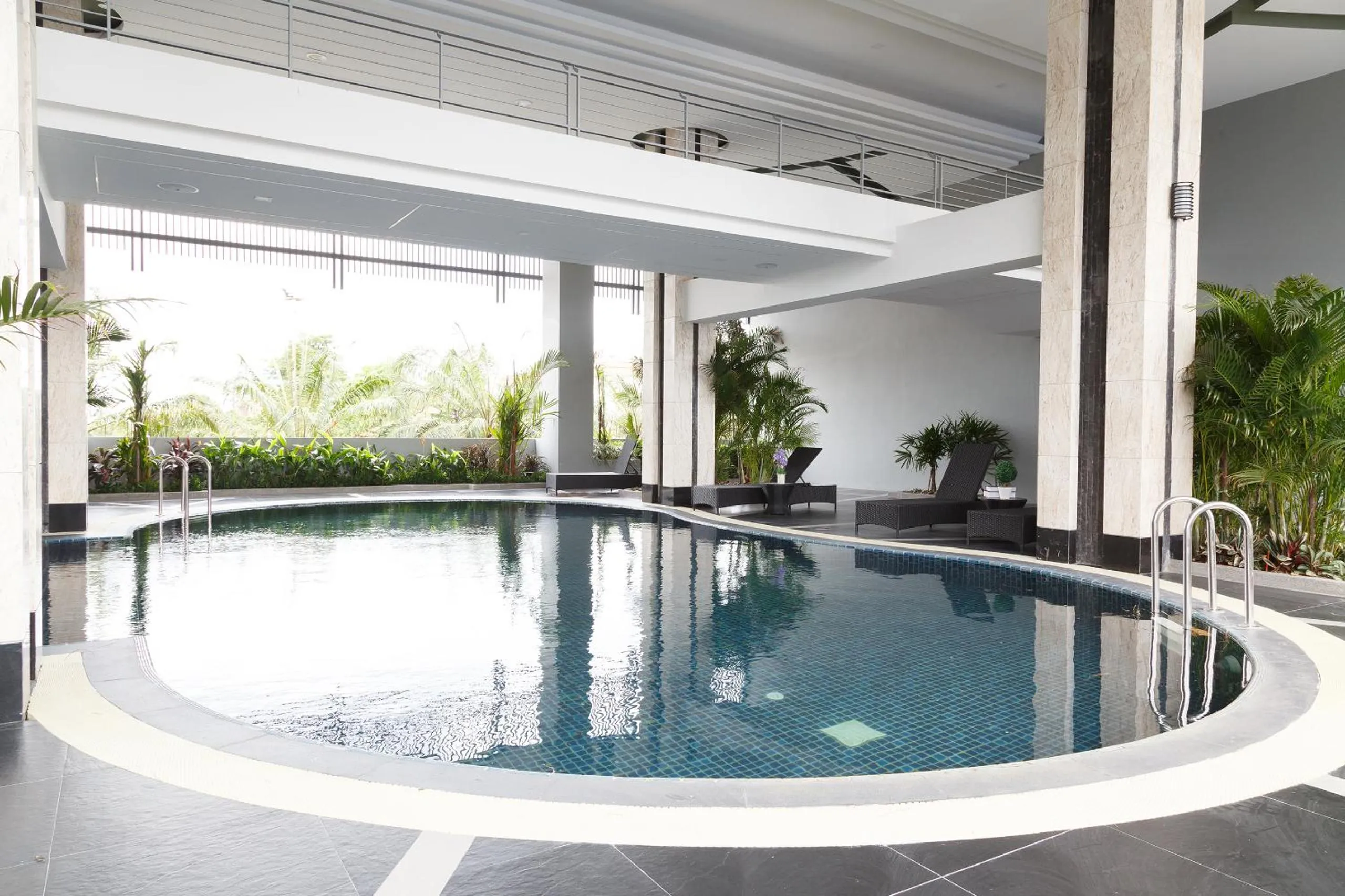 Swimming pool in Green Point Residence Hotel