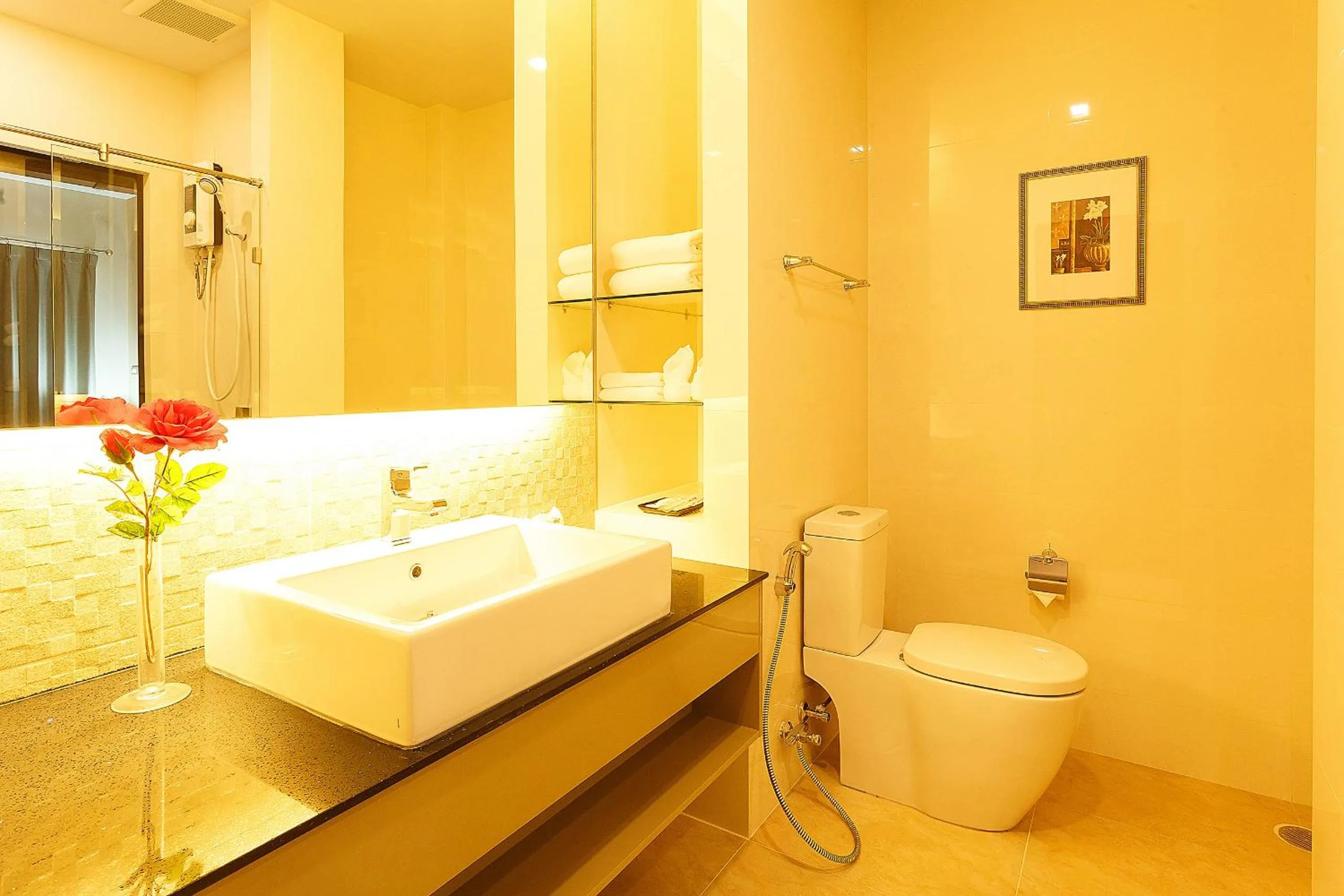 Toilet in Green Point Residence Hotel