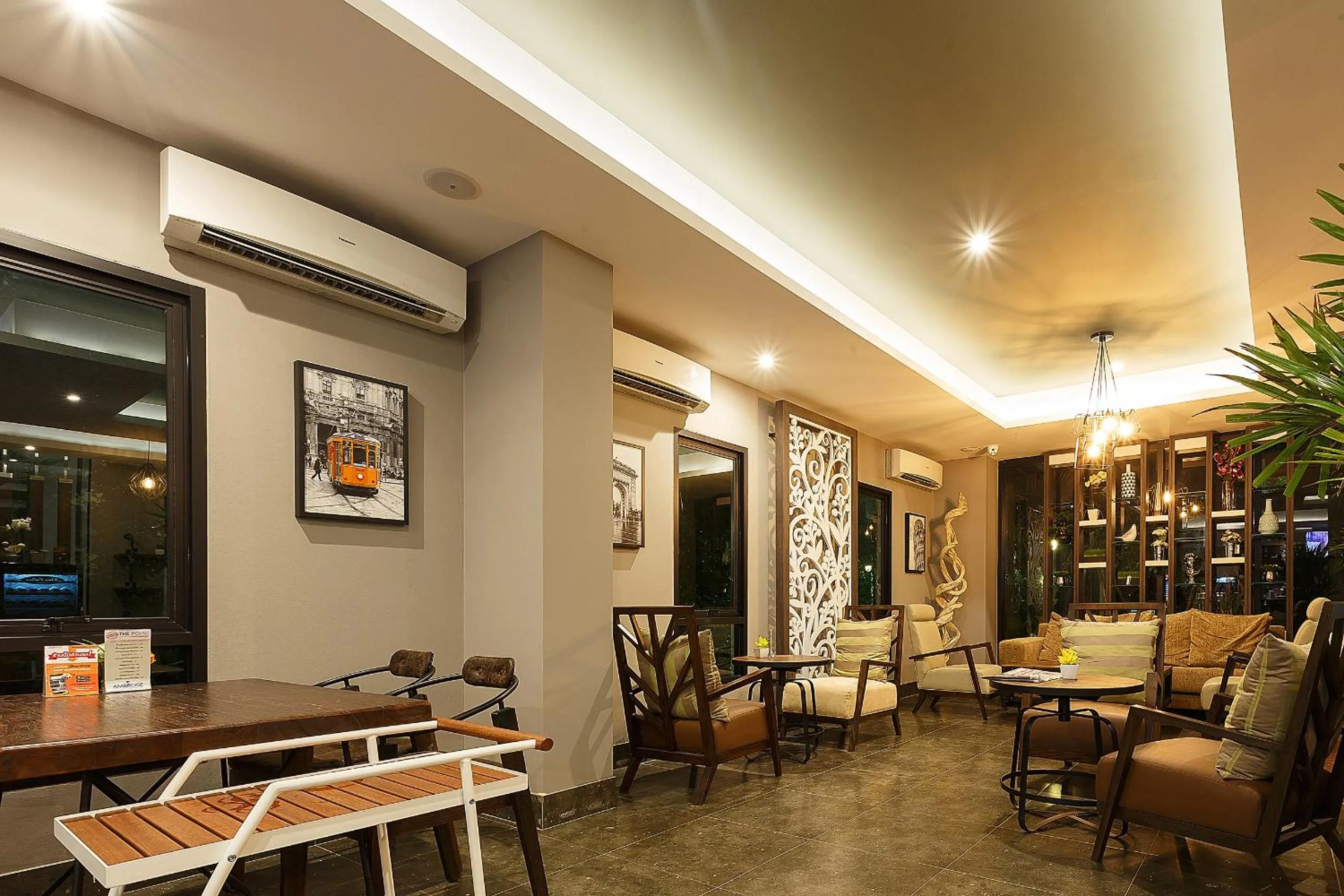 Restaurant/places to eat in Green Point Residence Hotel