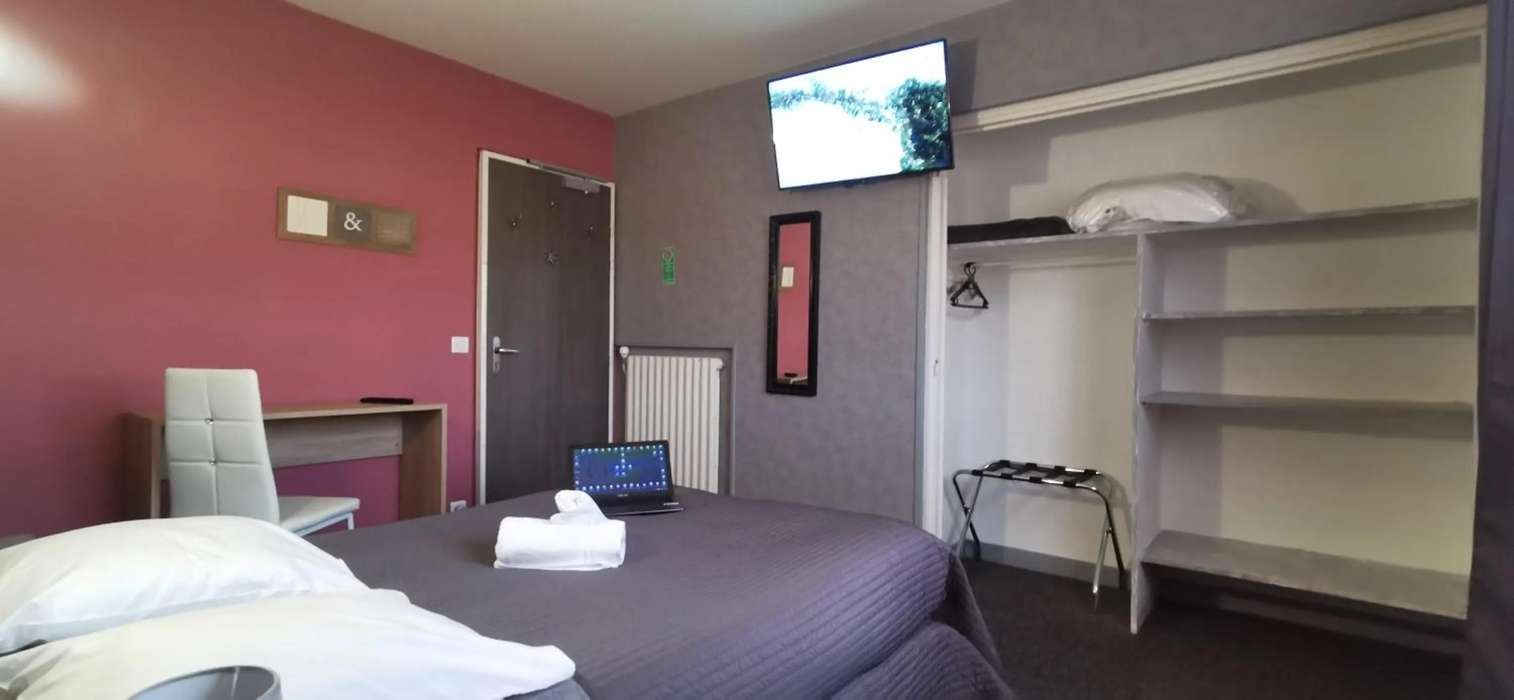 Bedroom, Bed in La Vieille Ferme