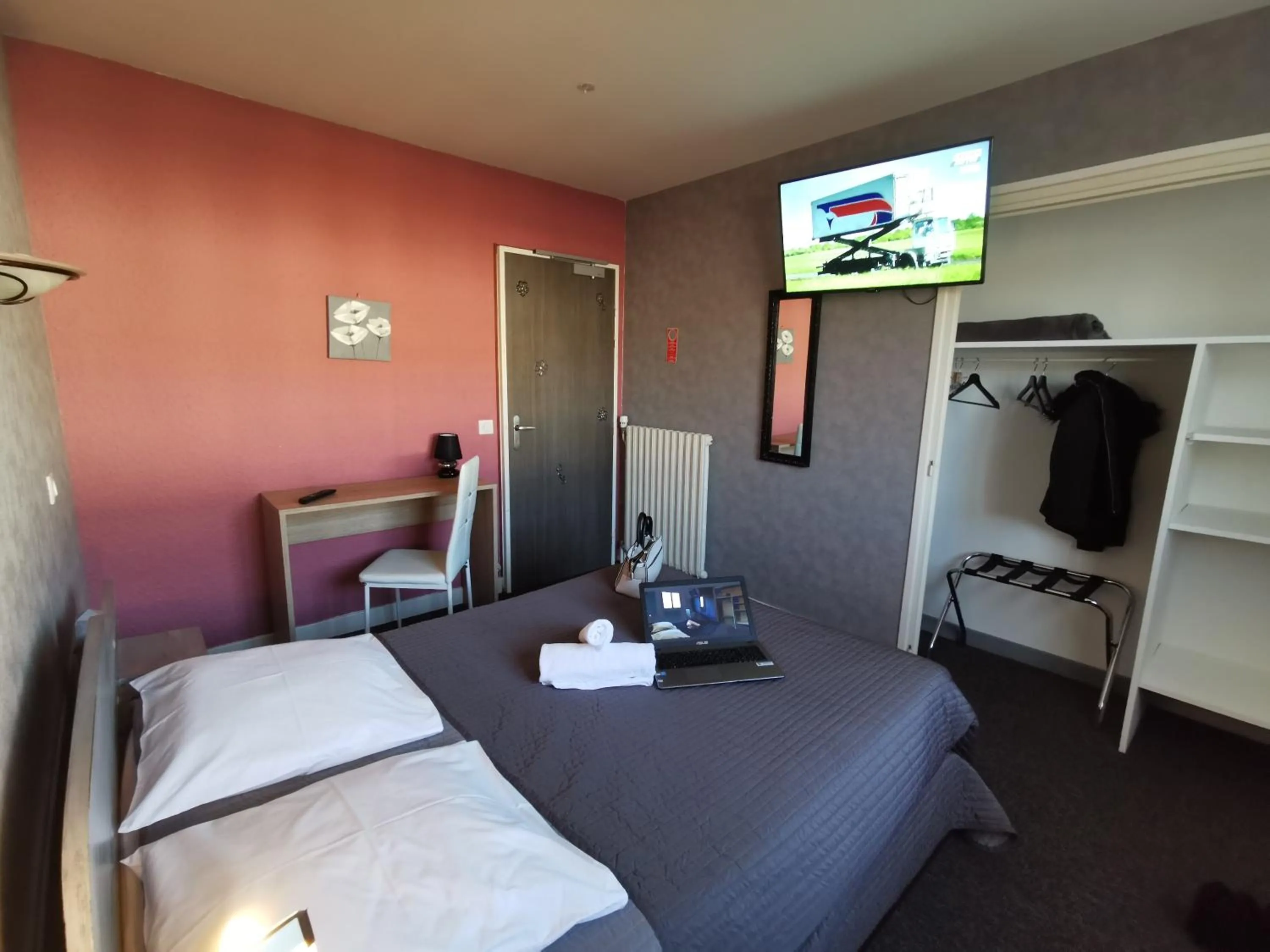 Photo of the whole room, Bed in La Vieille Ferme