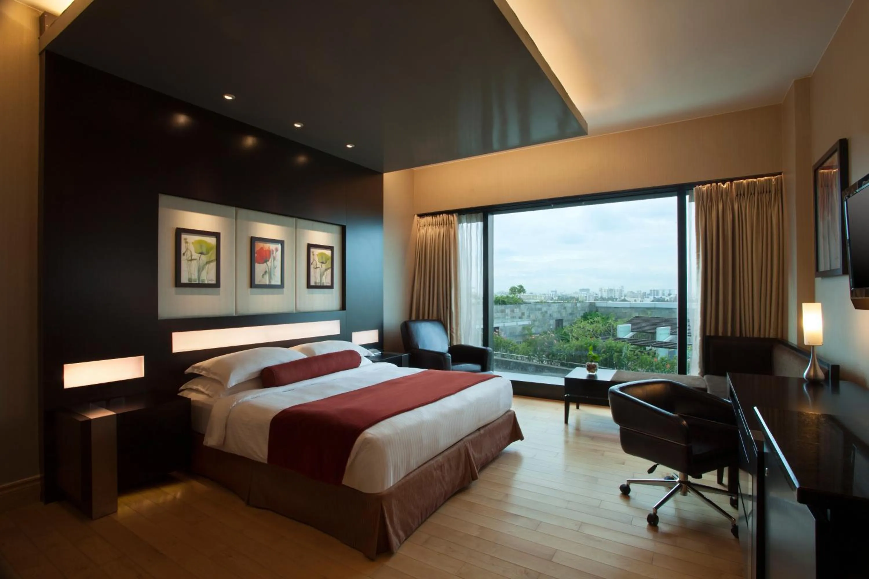 Superior King Room - single occupancy in The Oterra