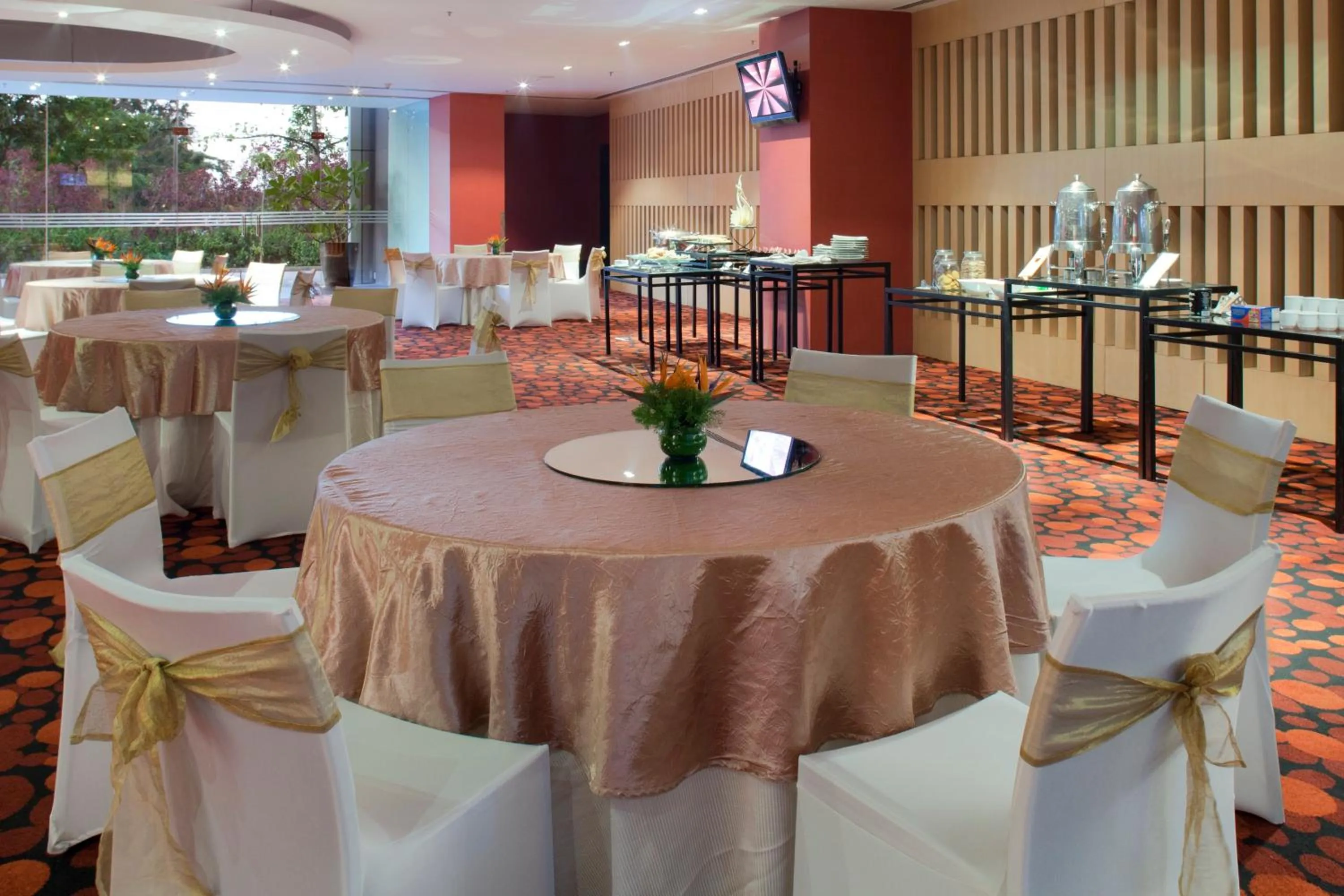 Restaurant/places to eat in The Oterra