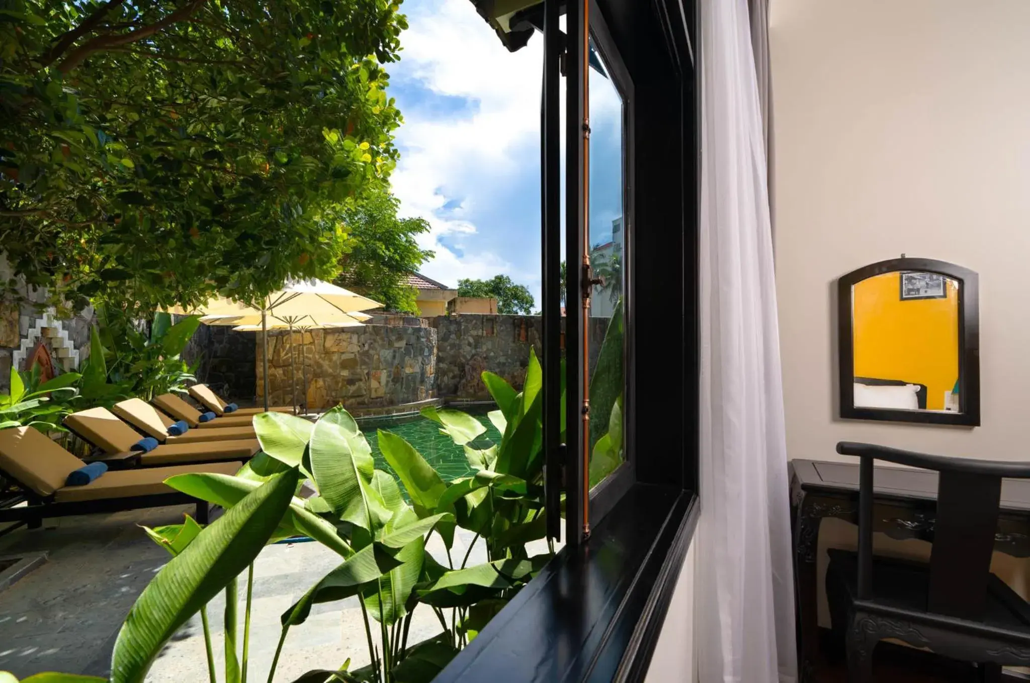 Superior Double Room with Garden View in Lantern Boutique Hoi An Superior Double Room with Garden View in Lantern Boutique Hoi An